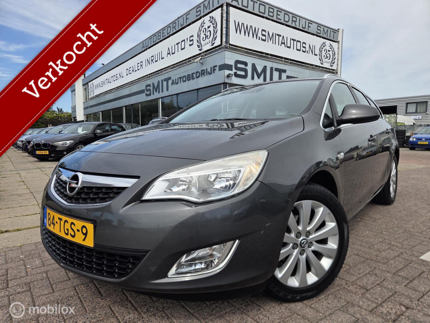 Opel Astra Sports Tourer 1.4 Cosmo Ecc/CC/Trekhaak/NLAuto 2012 - voorkant