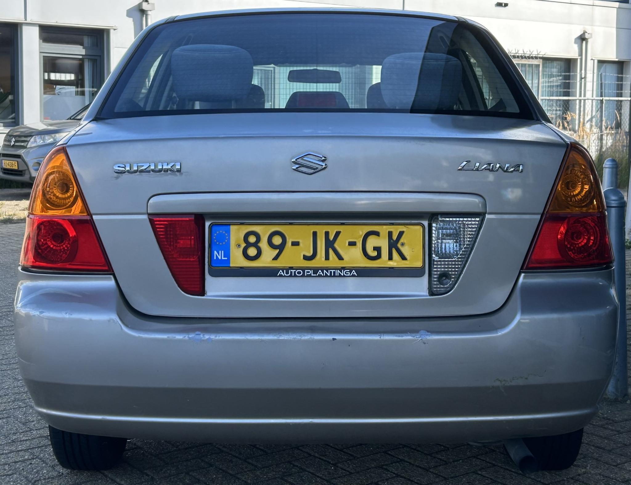 Foto van Suzuki Liana