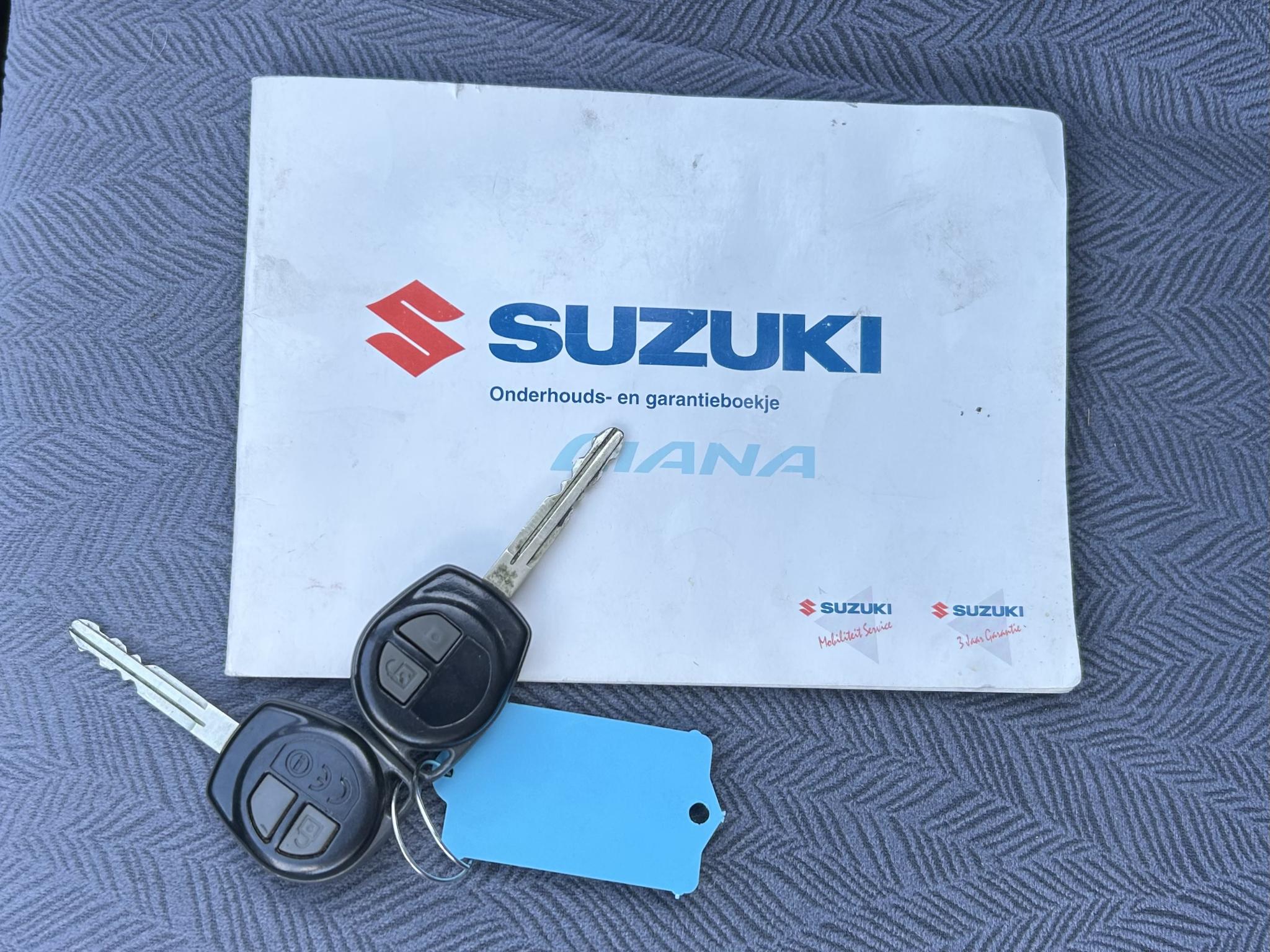 Foto van Suzuki Liana