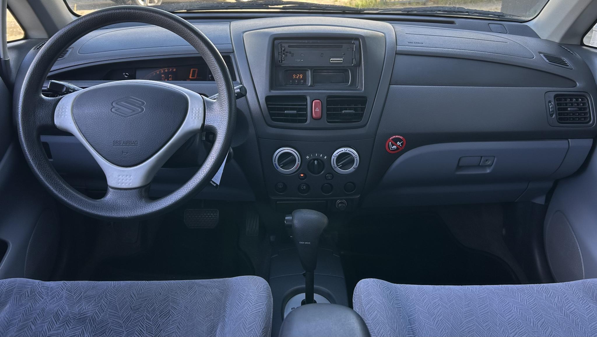 Foto van Suzuki Liana