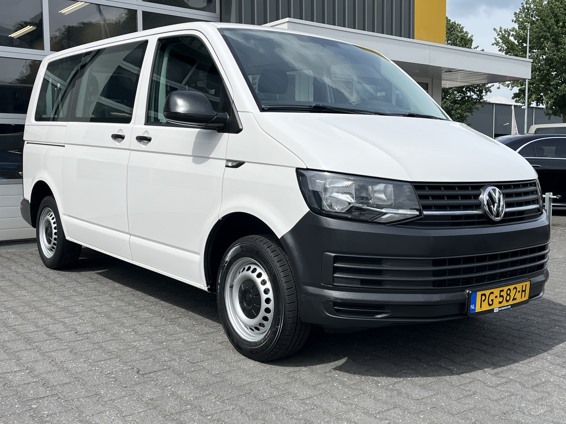 Volkswagen Kombi 2.0 TDI L1H1 9-persoons 2017 - voorkant