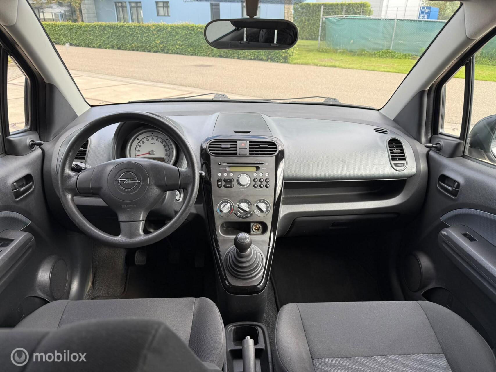 Foto van Opel Agila