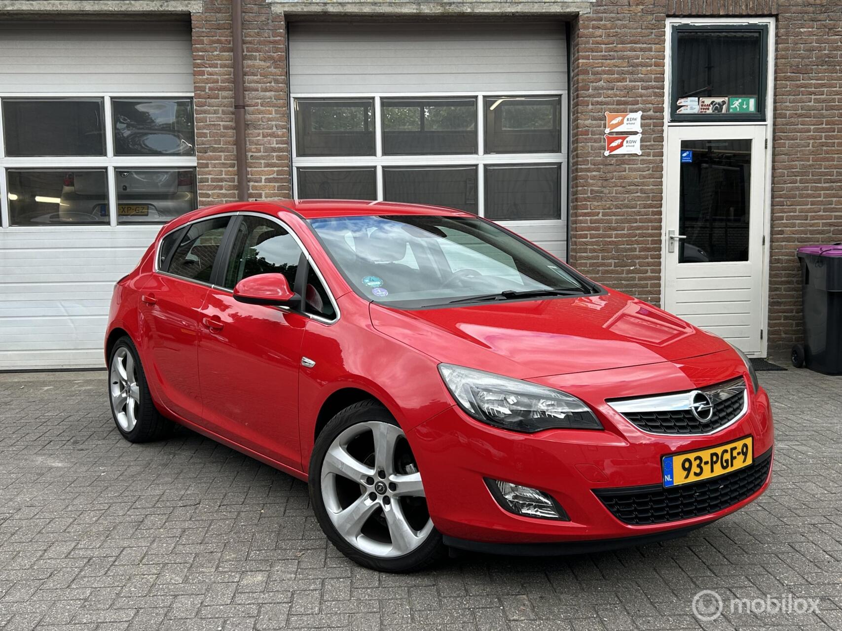 Opel Astra 1.4 Turbo Sport | Clima | Cruise | Trekhaak | 2011 - voorkant