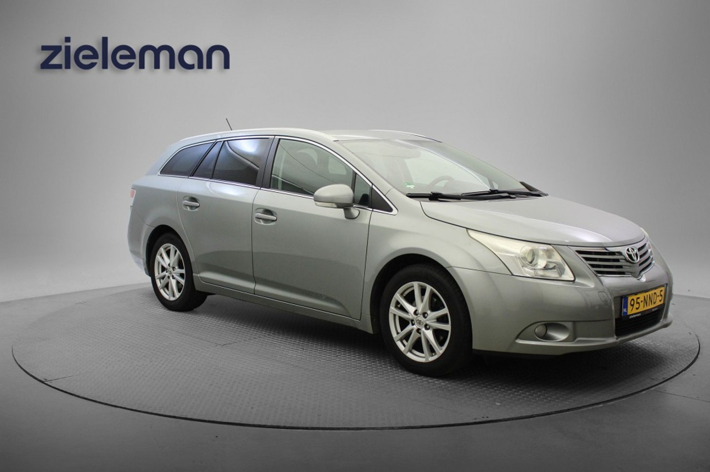Toyota Toyota Avensis Wagon 1.8 VVTi Business - Navi, Camera, Clima, Trekhaak 2010 - voorkant