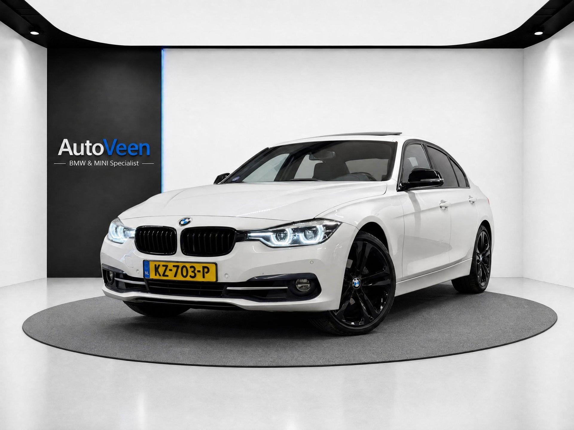 BMW 320i 320i Centennial High Executive (M-SPORT, PANO, LED, STOELVERWARMING) 2017 - voorkant