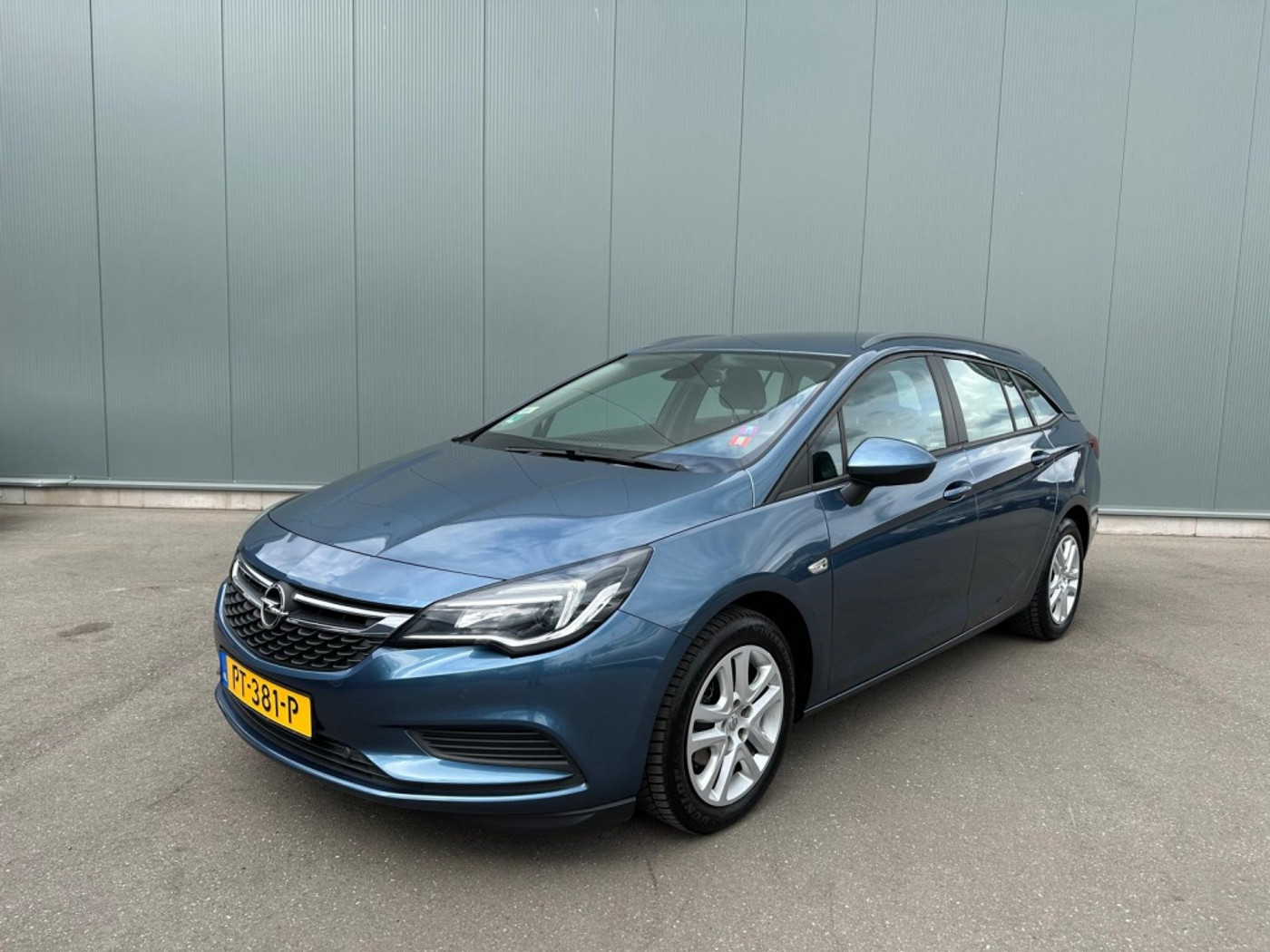 Opel Astra Sports Tourer 1.6 CDTI Online Ed. TREKHAAK | NAVI | NAP ! 2017 - voorkant