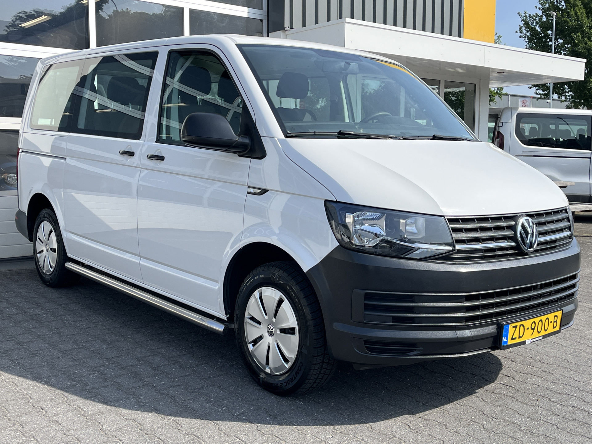 Volkswagen Transporter Kombi 2.0 TDI L1H1 Trendline 2019 - voorkant