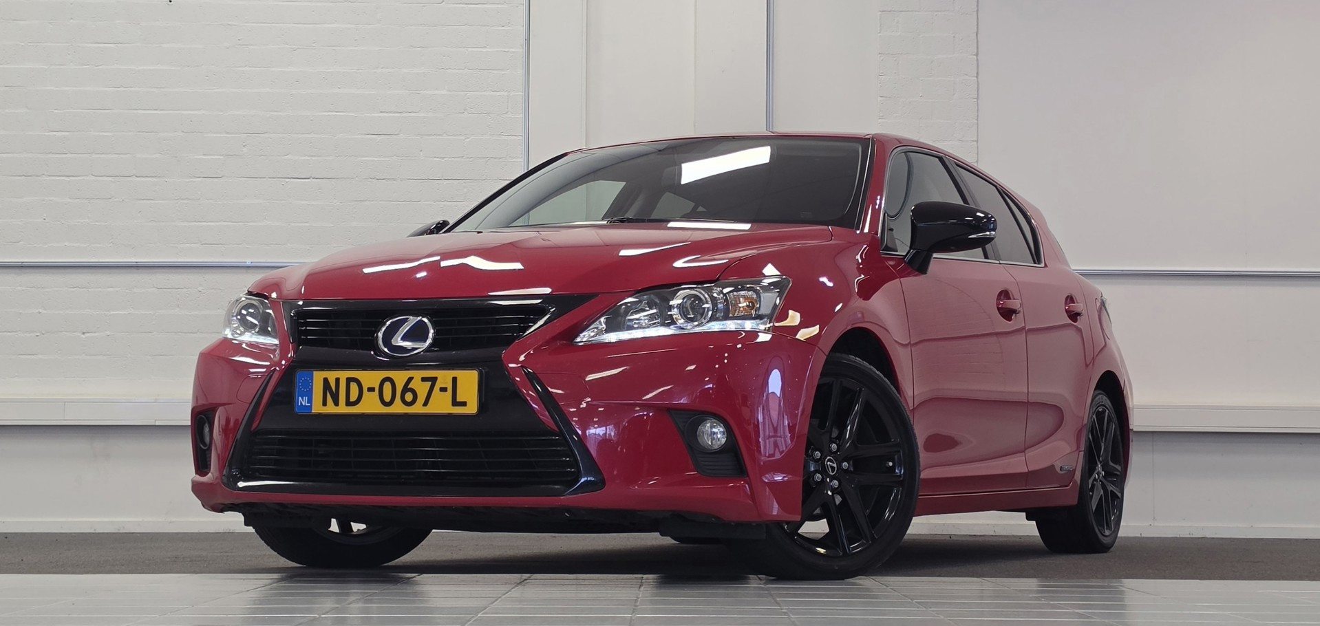 Lexus Lexus Ct200h 200h Sport Edition 2e Eigenaar Alcantare/leer Navi Camera 2017 - voorkant
