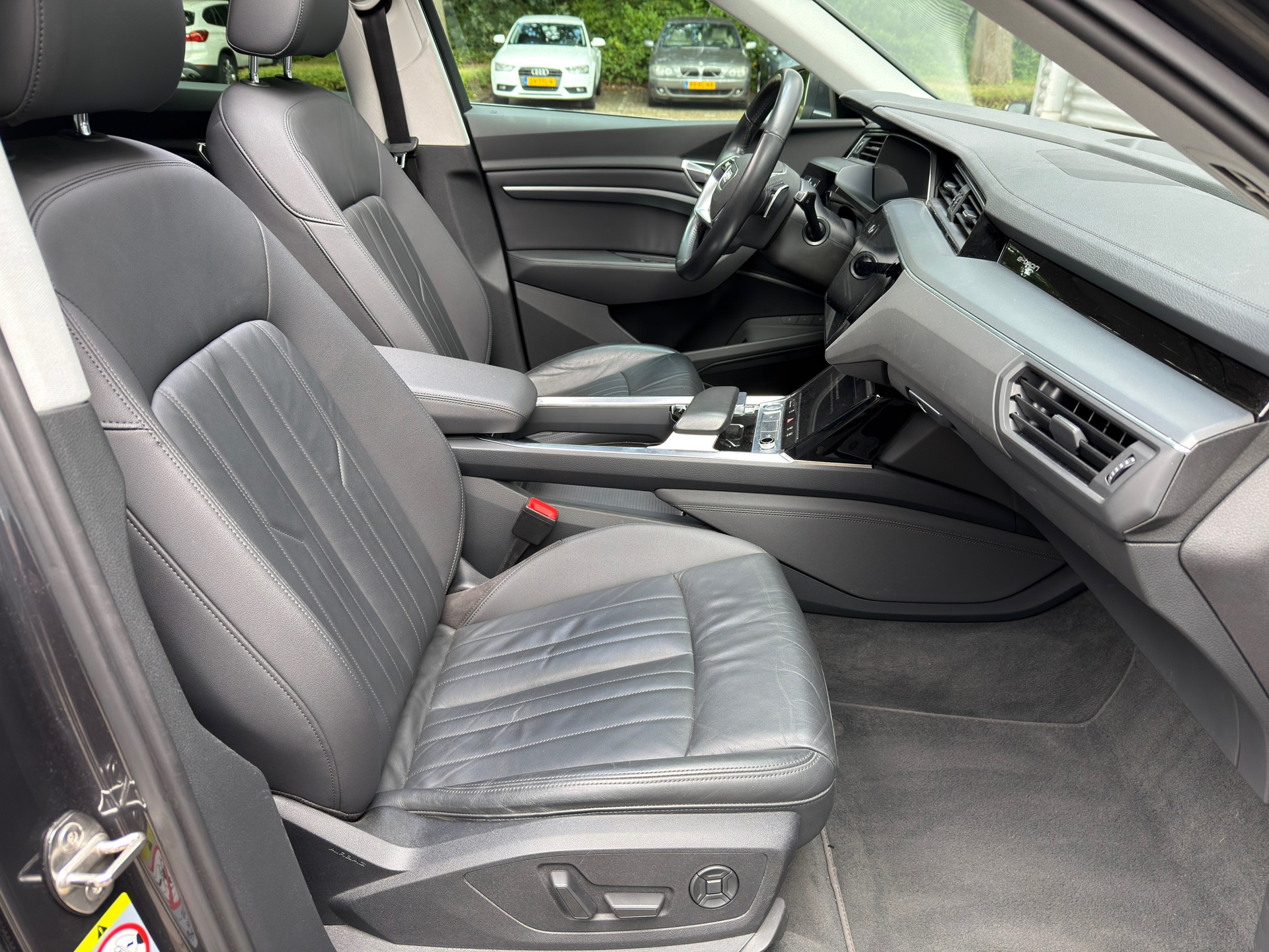 Foto van Audi E-tron 50