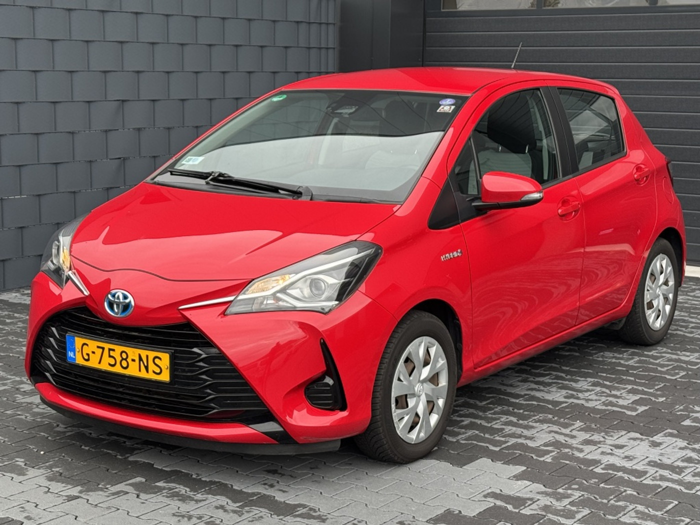 Toyota Toyota Yaris Hybrid 1.5 Hybrid Active *NAVI/CAMERA/CLIMA 2019 - voorkant