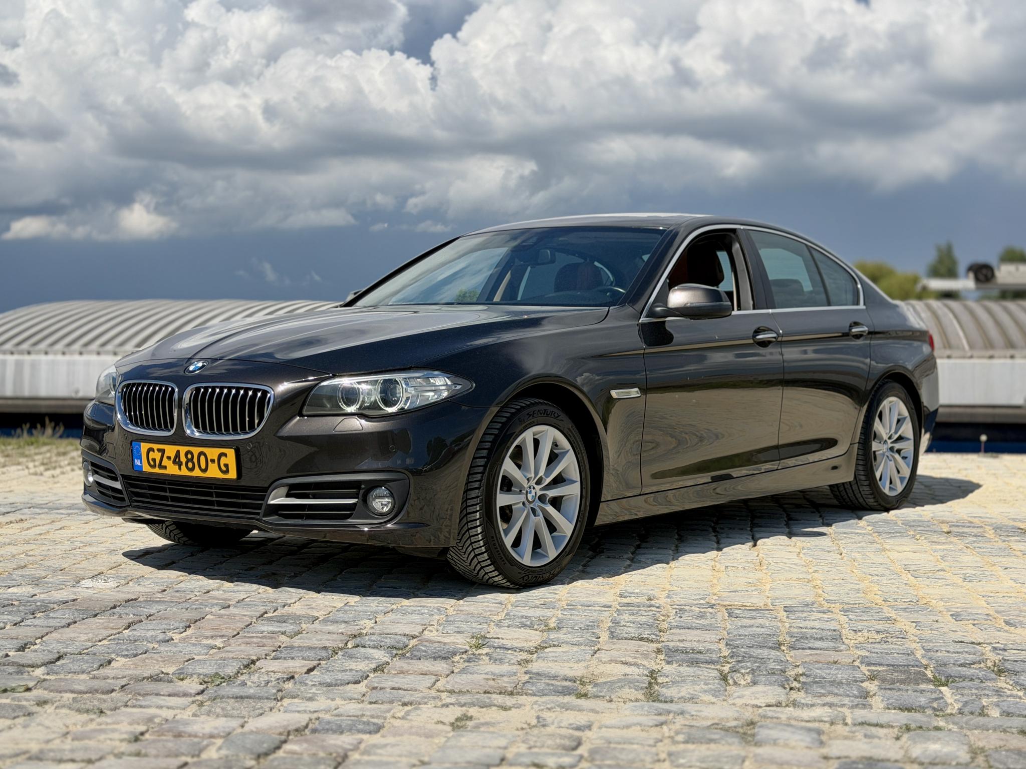 BMW 520d 520d High Executive|Pano|Trekhaak|Stoelverwarming 2014 - voorkant