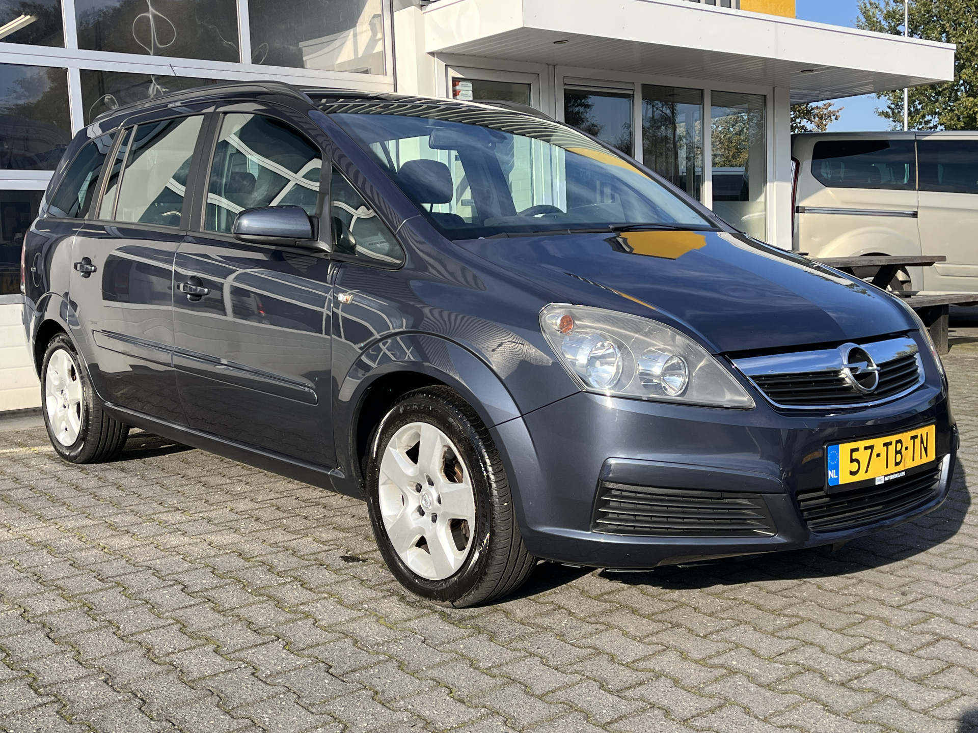 Opel Zafira 2.2 2006 - voorkant