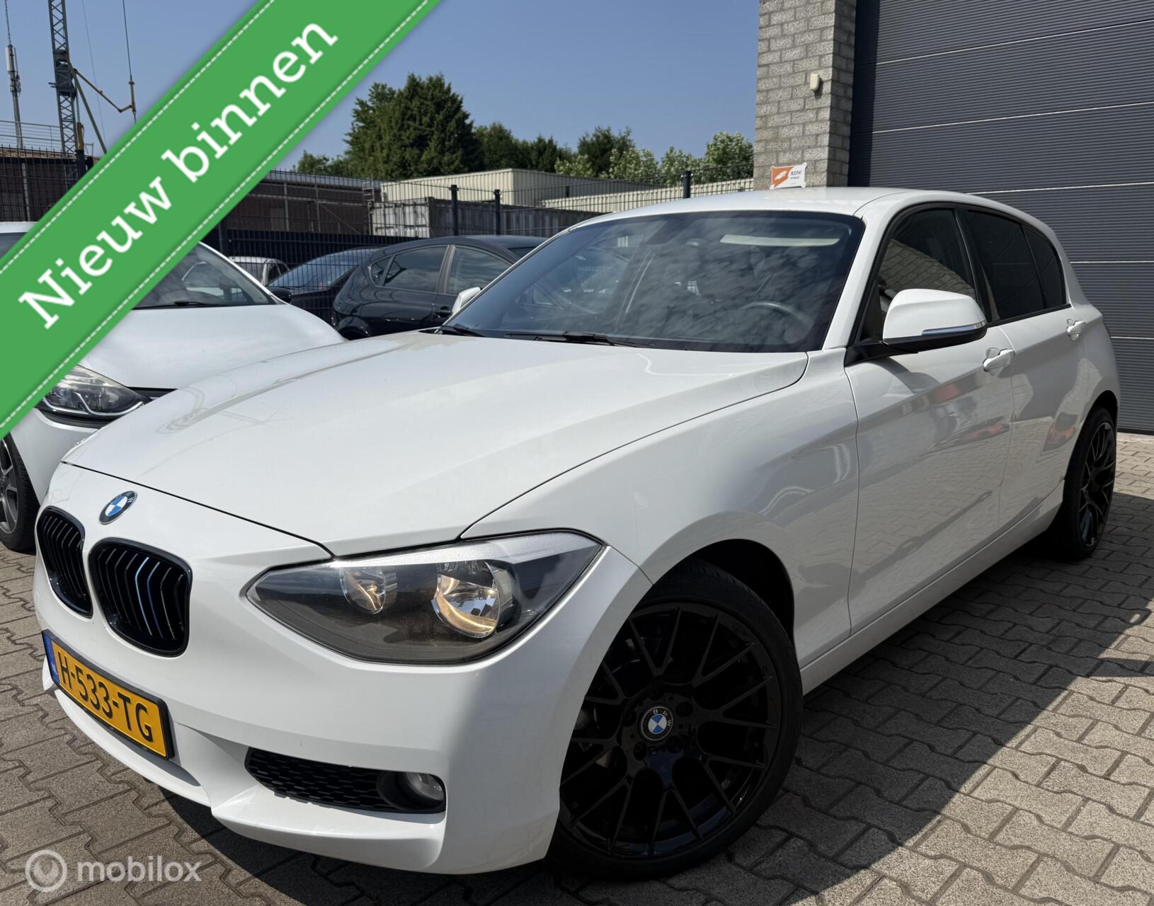 BMW 1er Reihe 116i / 5DRS / Airco / Sport.Velgen / N.A.P 2011 - voorkant