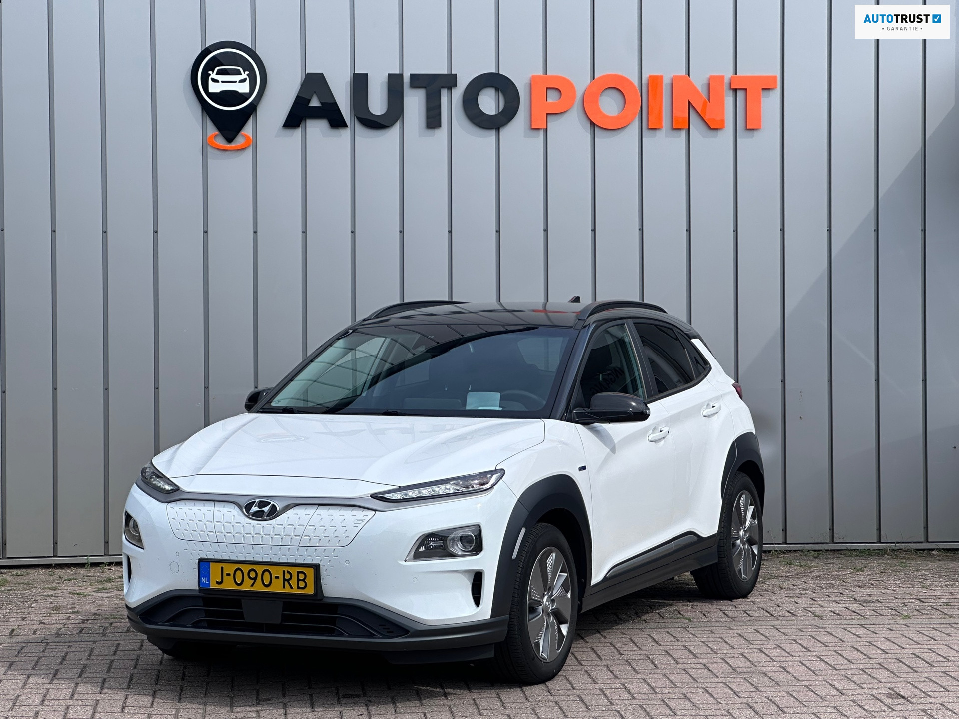 Hyundai Kona EV Premium 64 kWh SOH100% WARMTEPOMP|TREKHAAK|HEADUP|STOEL&STUURVRM+VERKOELING|LEDER|BLINDSPOT|LANE ASS.|ADAPT.CRUISE 2020 - voorkant