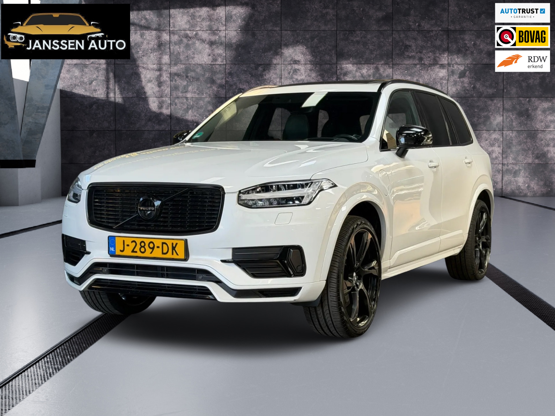 Volvo Xc90 T8 Twin Engine 2.0 T8 Twin Engine AWD R-Design Black | Pano | 360 | H&K | ACC | Stoelkoeling | Trekhaak | Led | Top Uitvoering 2018 - voorkant