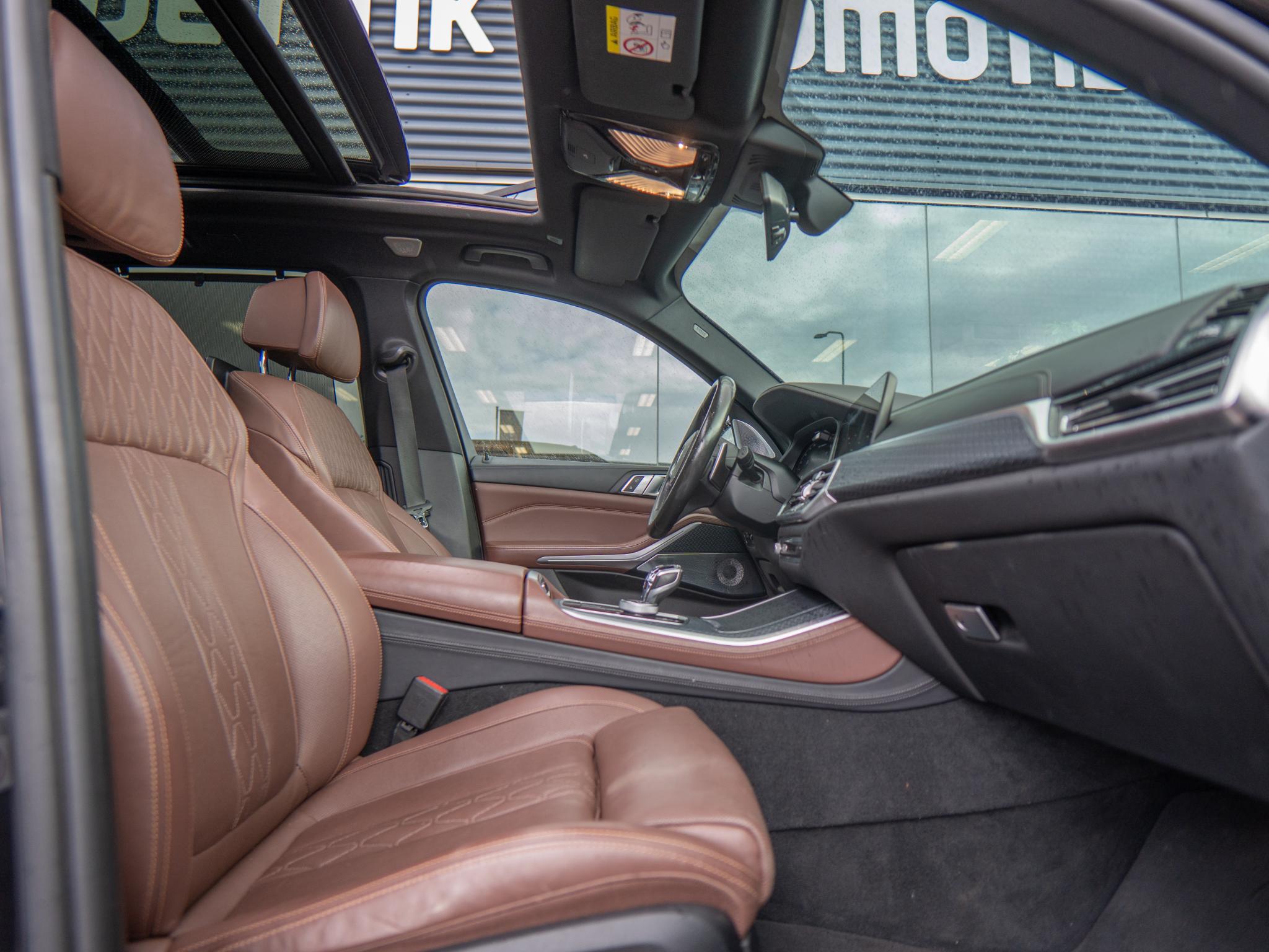 Foto van BMW X5 M50d
