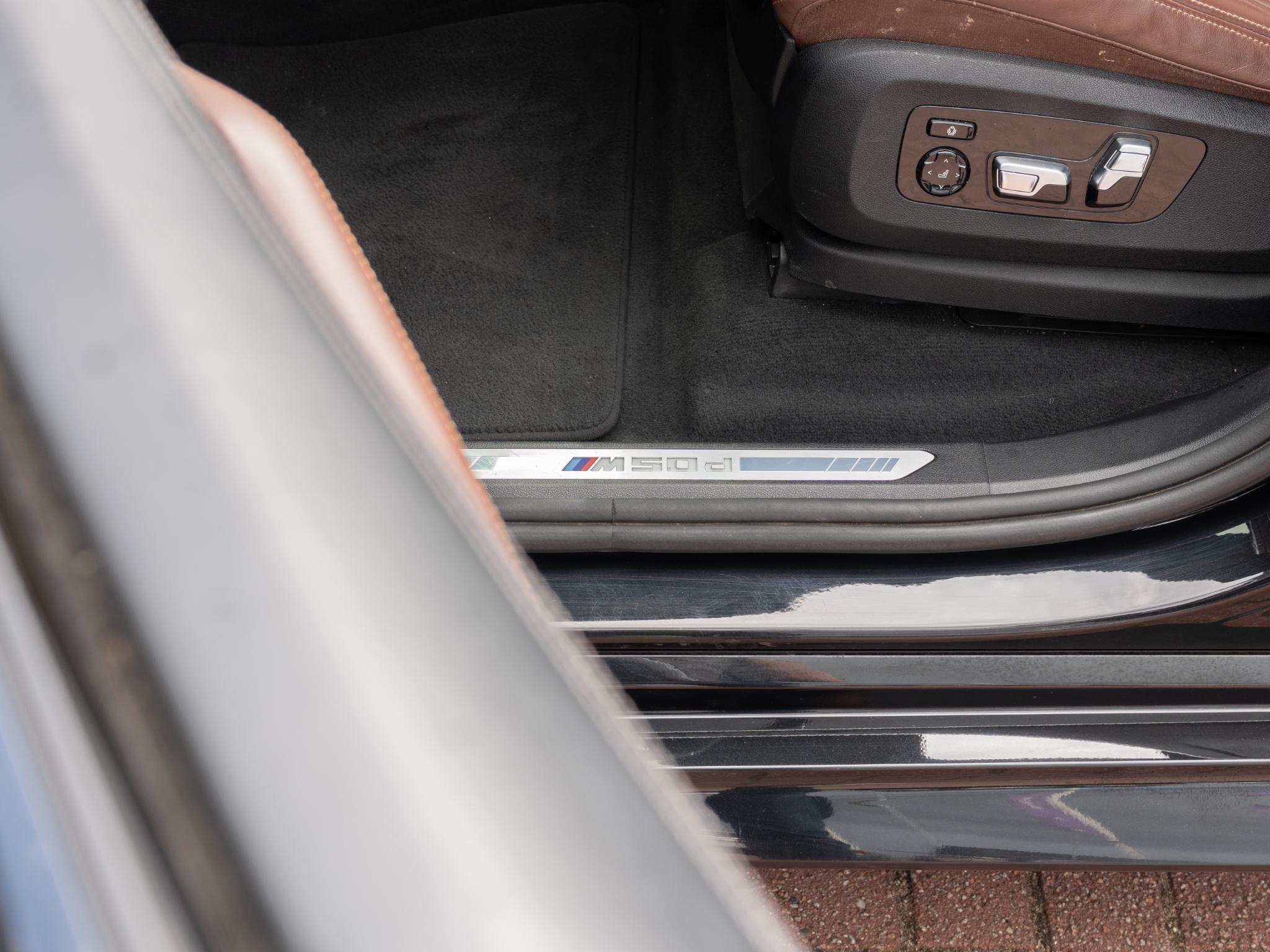 Foto van BMW X5 M50d