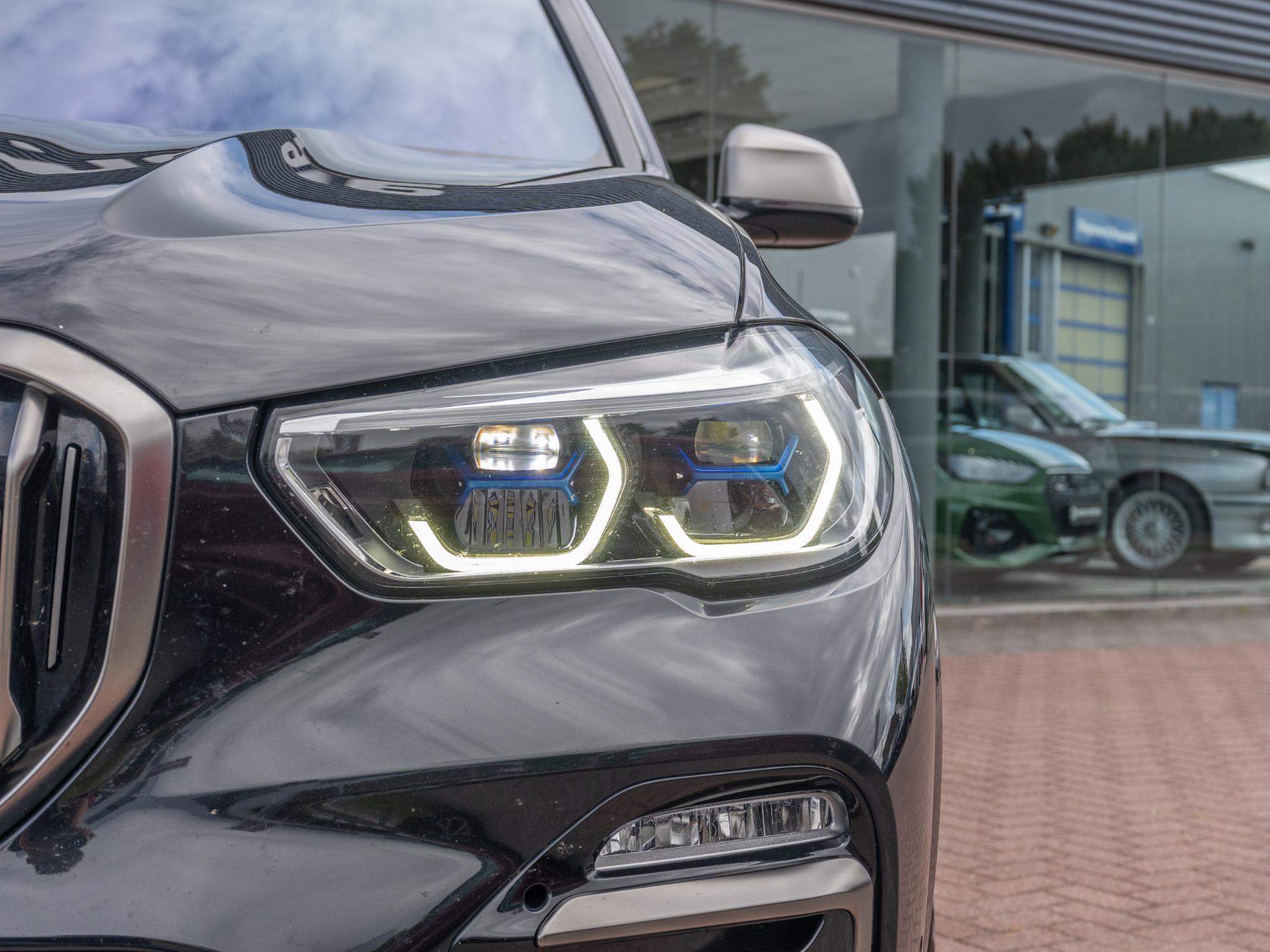 Foto van BMW X5 M50d