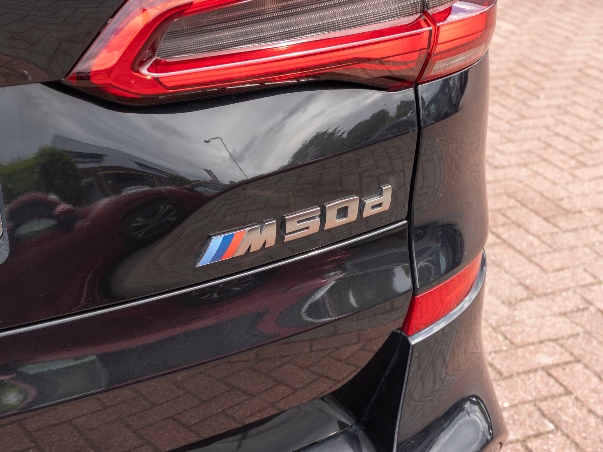 Foto van BMW X5 M50d