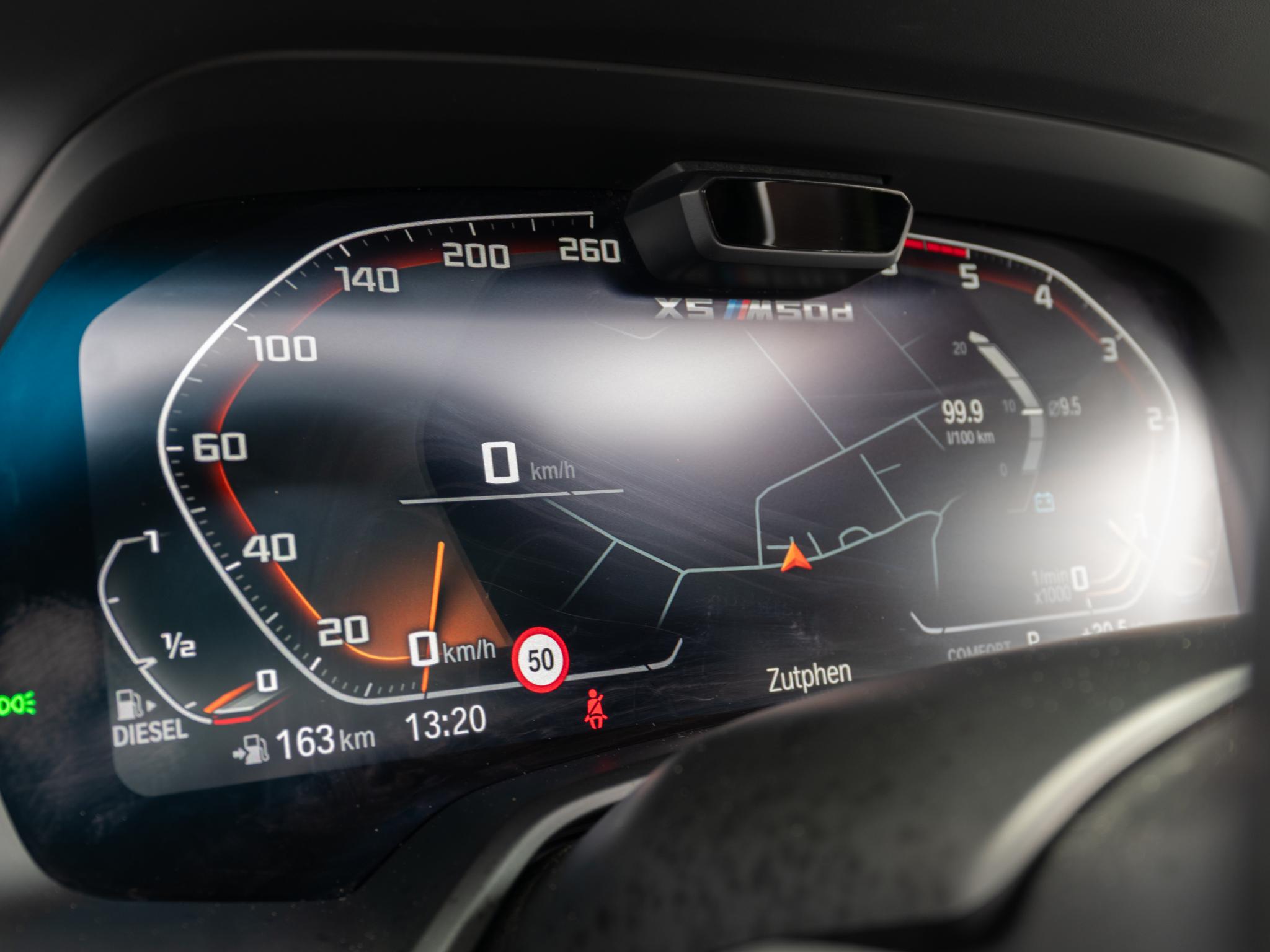 Foto van BMW X5 M50d