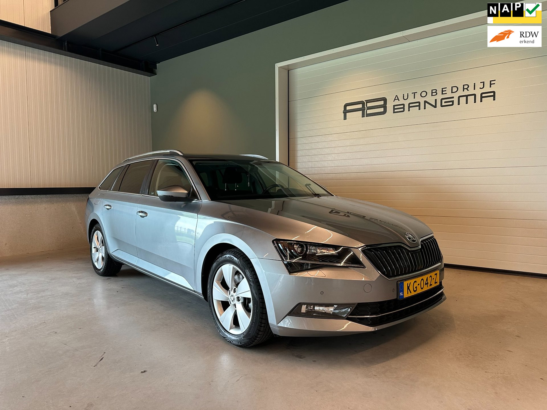 Skoda Superb 1.4 TSI ACT AMBITION BUSINESS-uitv|NAVIGATIE|CLIMA AIRCO|LM-VELGEN|CRUISE CONTROL|ISOFIX|TREKHAAK|APPLE CARPLAY 2016 - voorkant