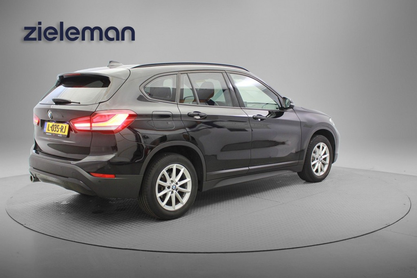 Foto van BMW X1 Sdrive18i