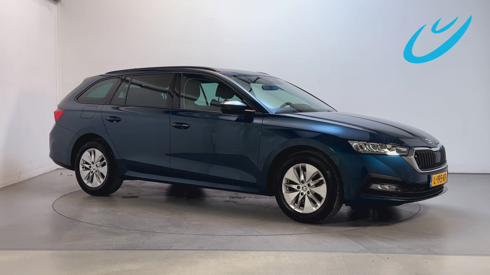 Skoda Octavia 1.0 e-TSI 110pk DSG Ambition Navigatie Trekhaak App-Connect DAB+ 2021 - voorkant
