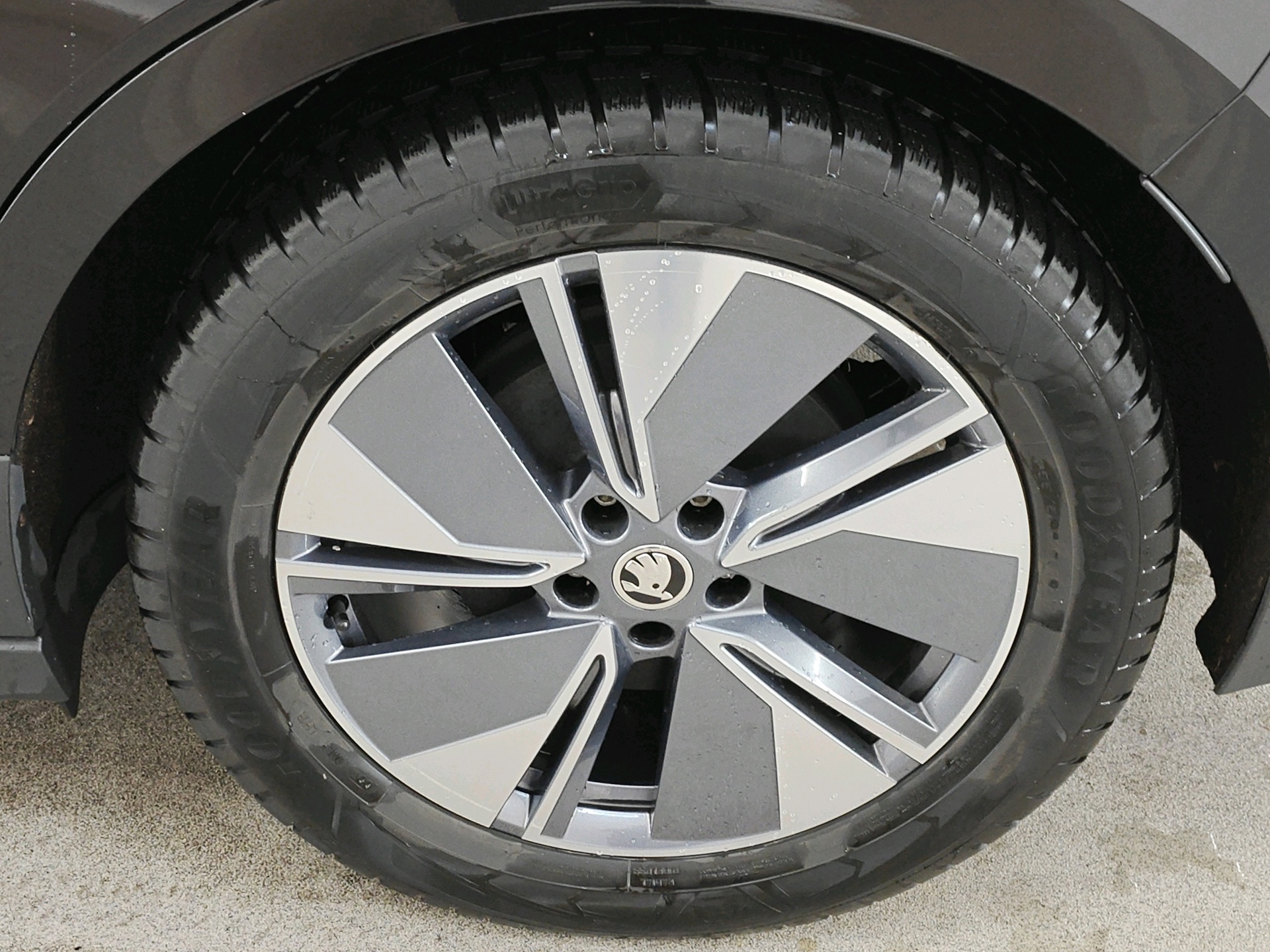Foto van Skoda Enyaq 80