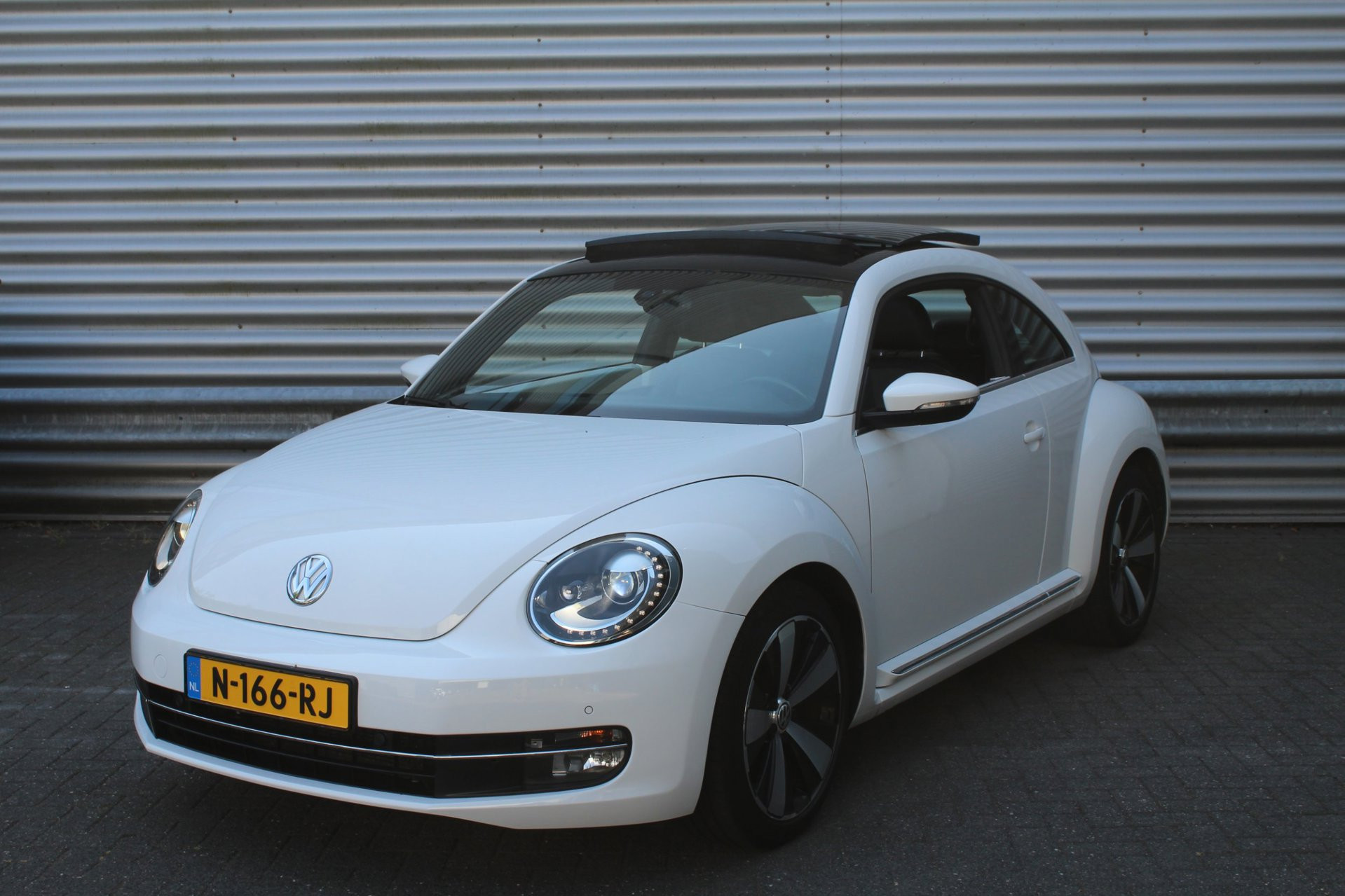 Volkswagen Beetle 1.4 TSI 161pk Sport Panoramadak Fender Leder 2013 - voorkant