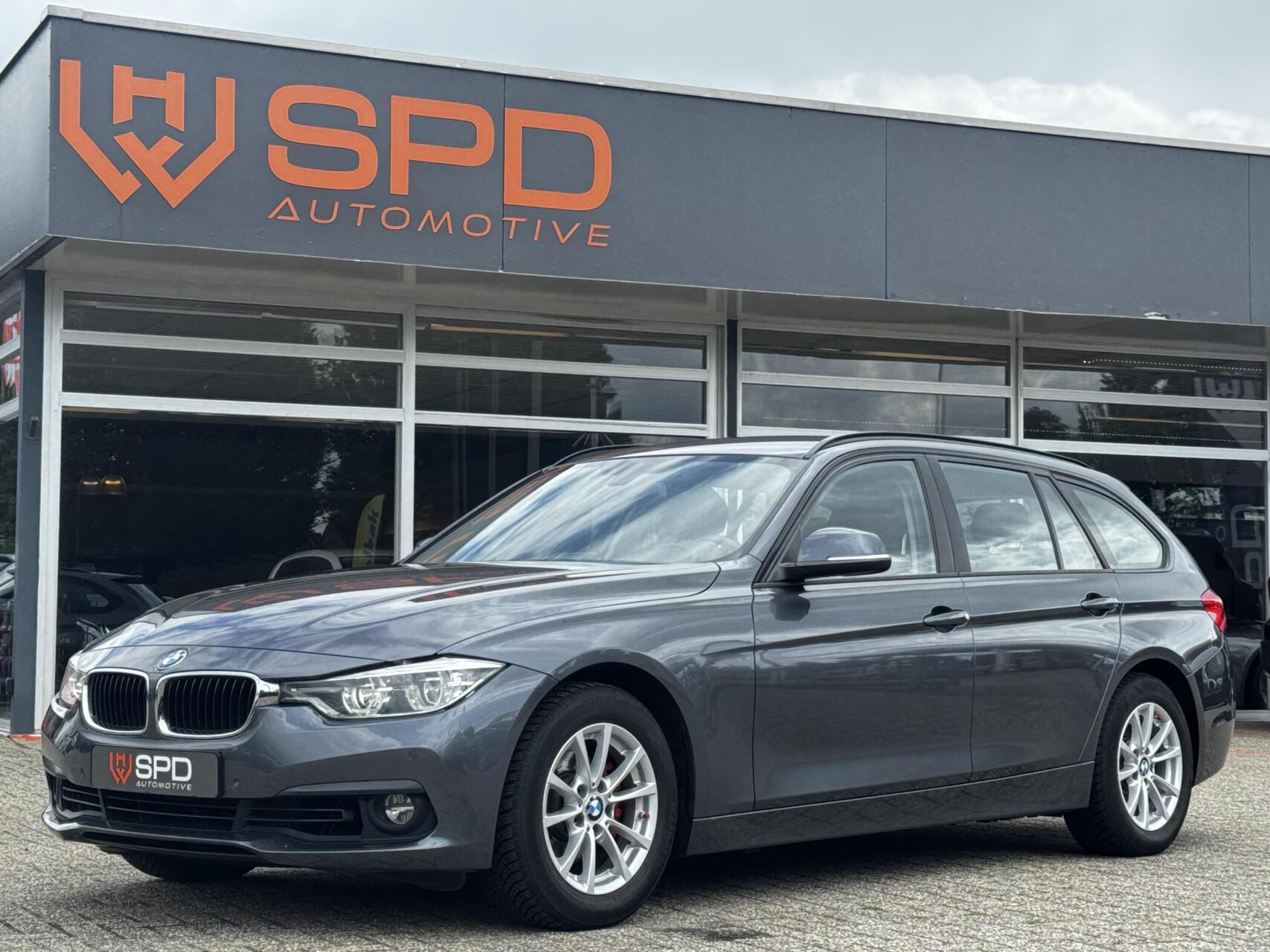 BMW 318i 318i High Executive|LED|Trekhaak|Automaa 2019 - voorkant