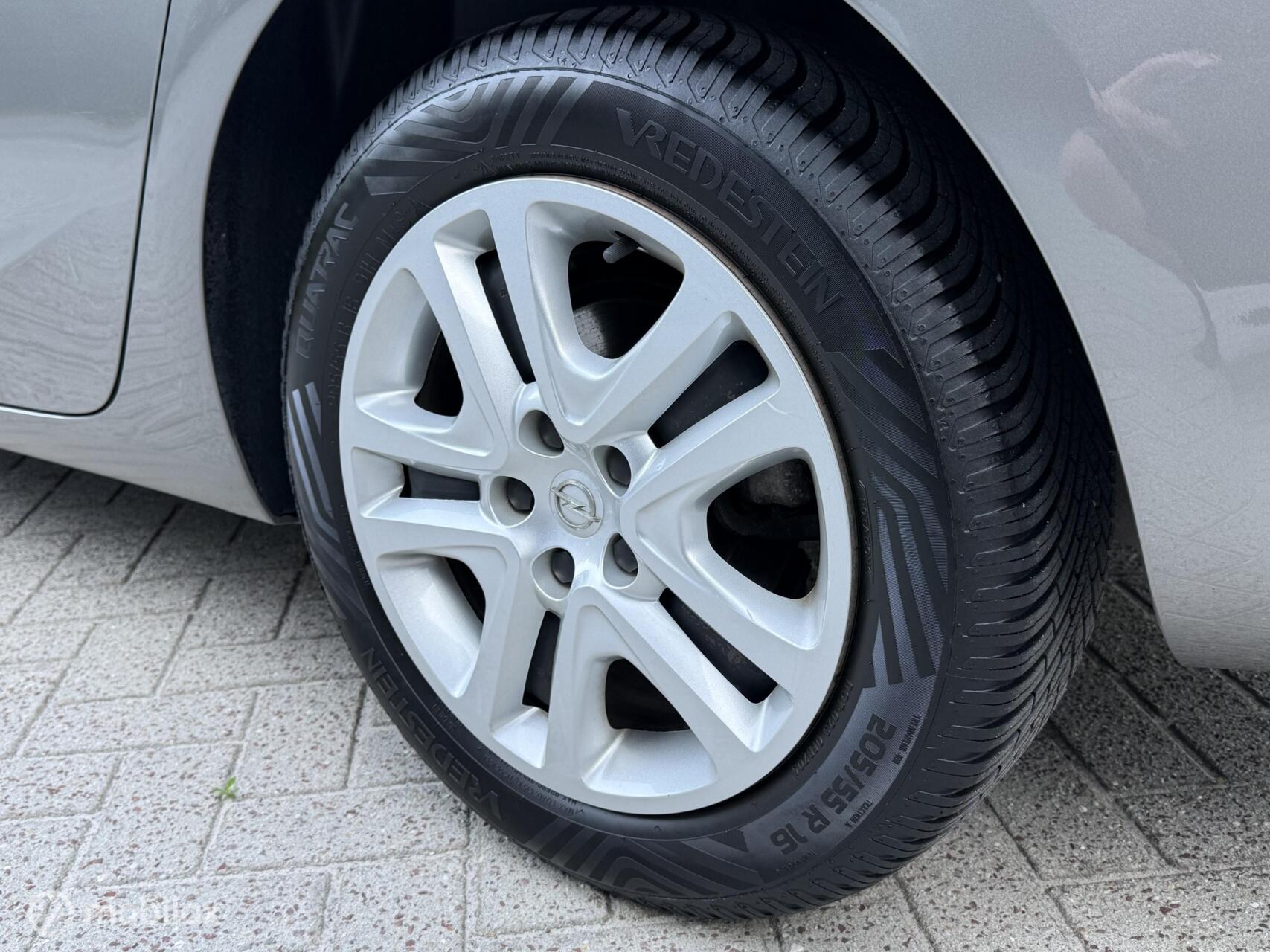 Foto van Opel Astra Sports Tourer