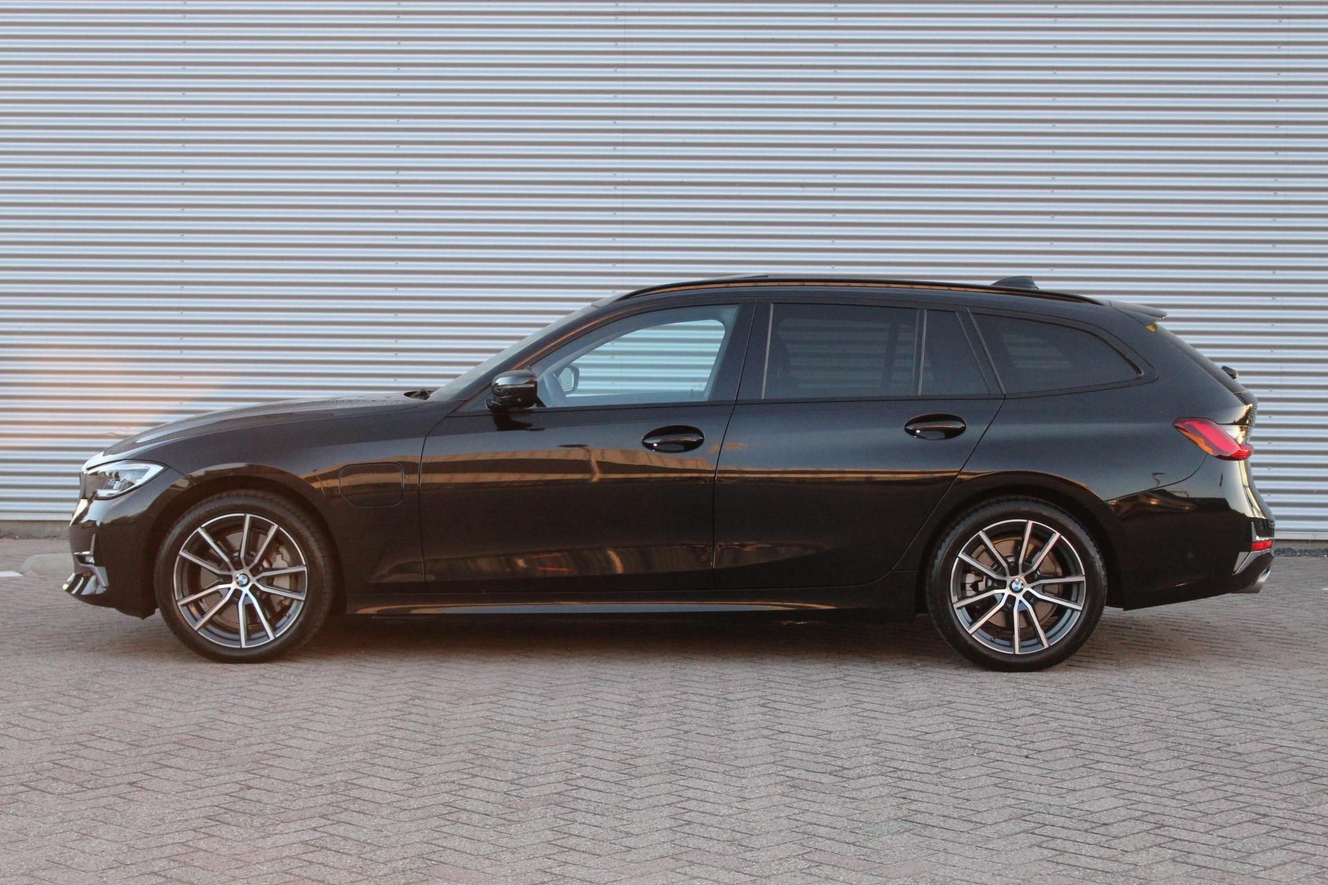 Foto van BMW 330e xDrive