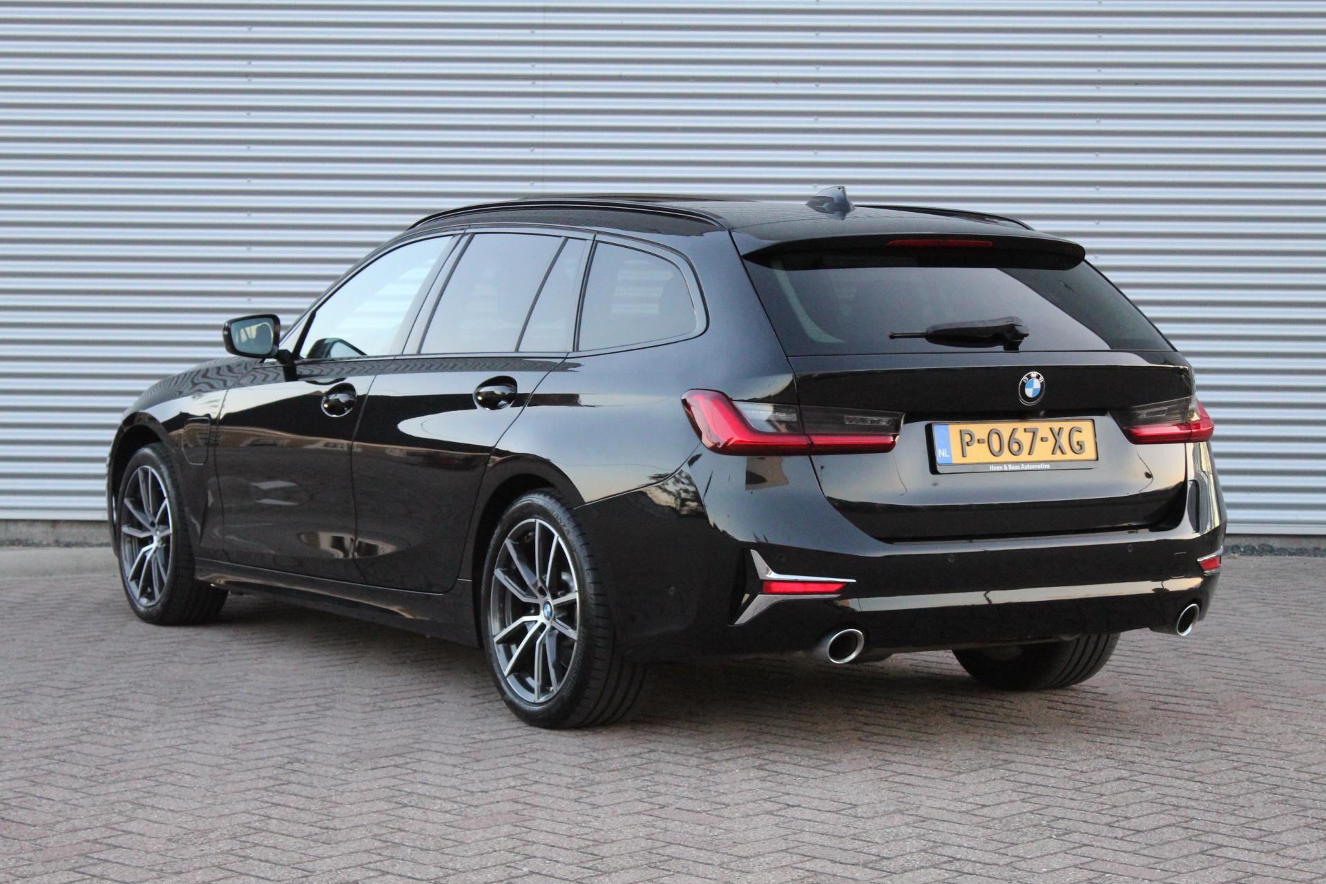 Foto van BMW 330e xDrive