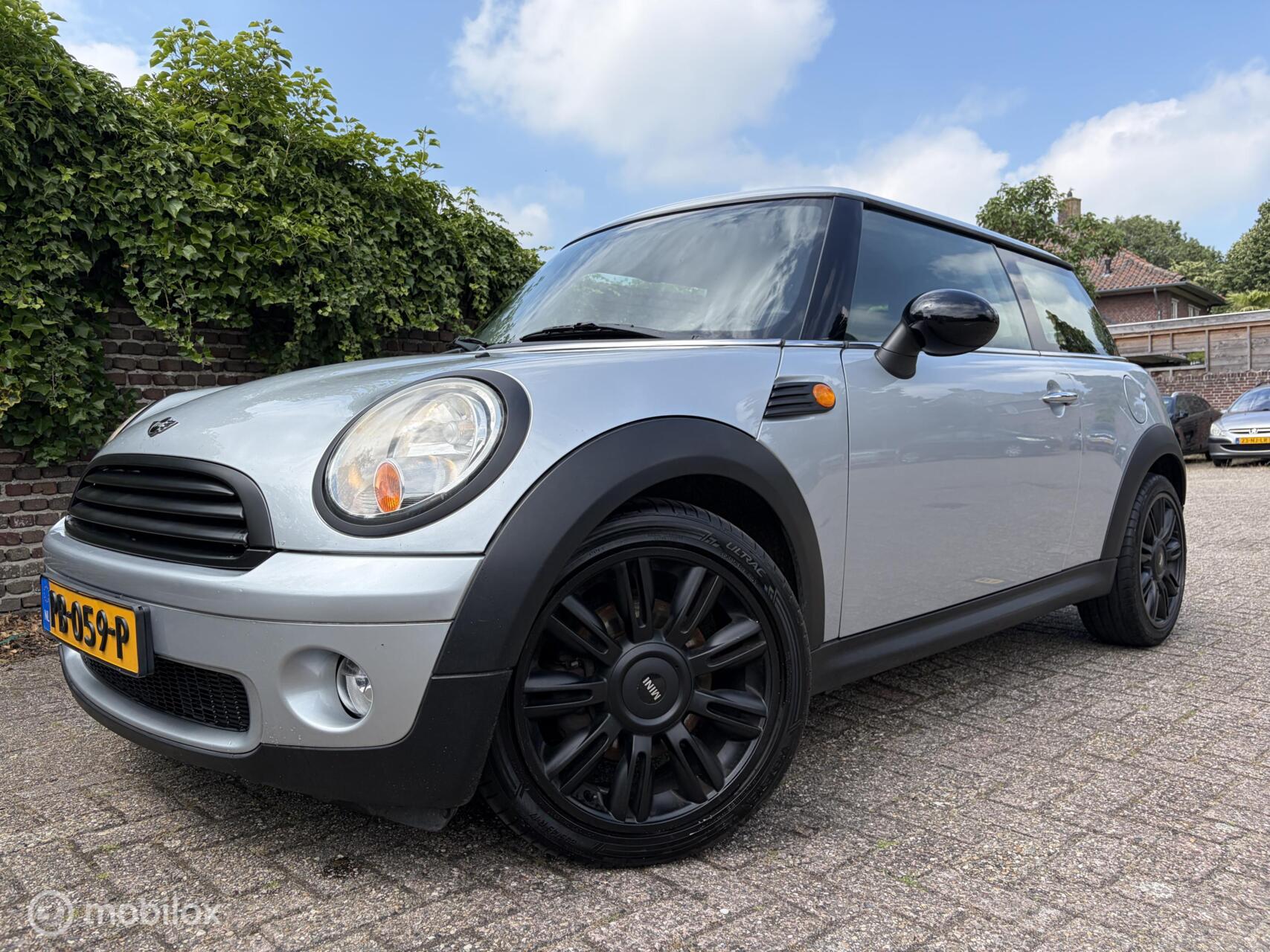 Mini Mini One 1.4 One Anniversary MK II  Ketting is vervangen 2007 - voorkant