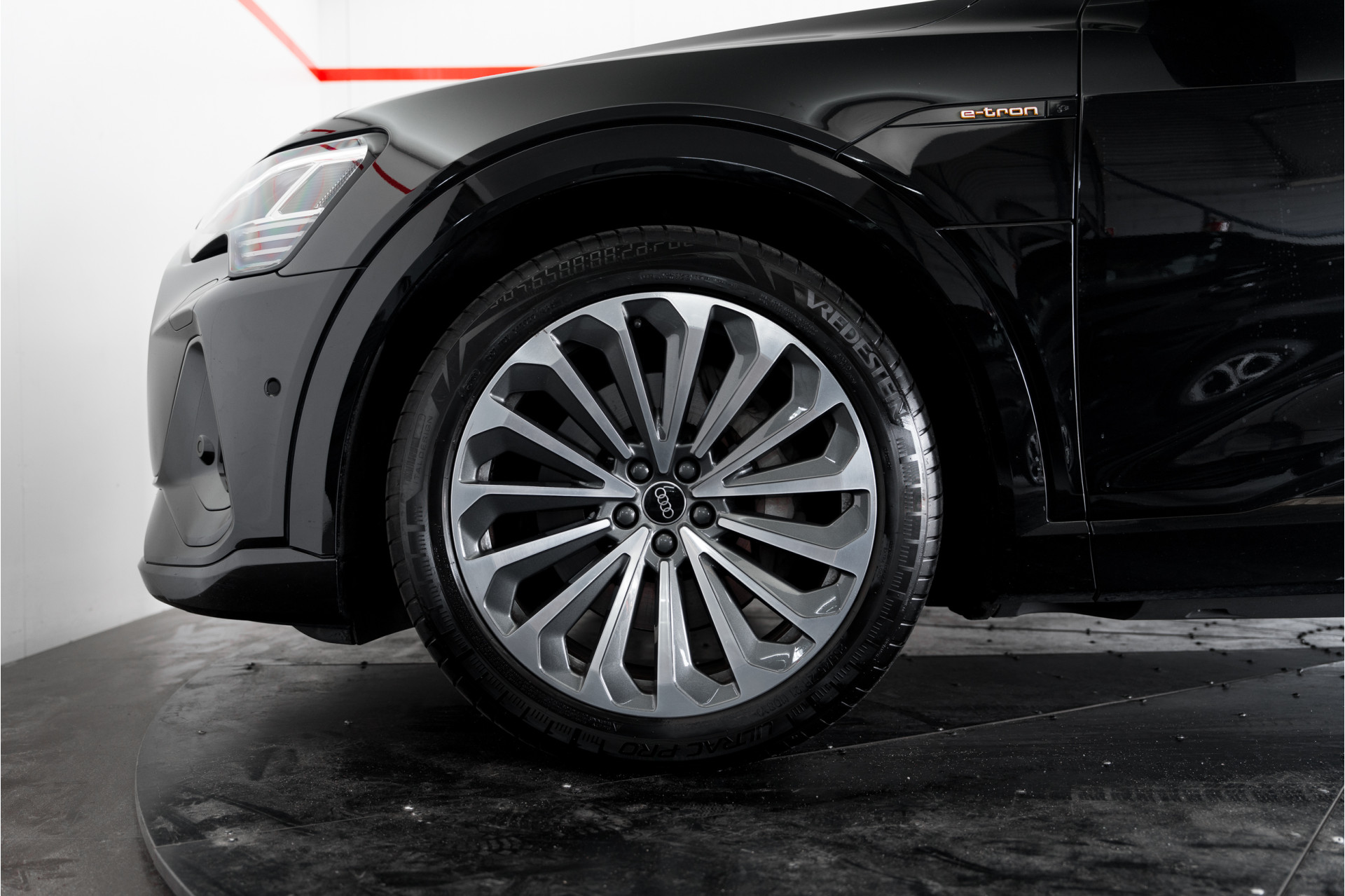 Foto van Audi E-tron 55