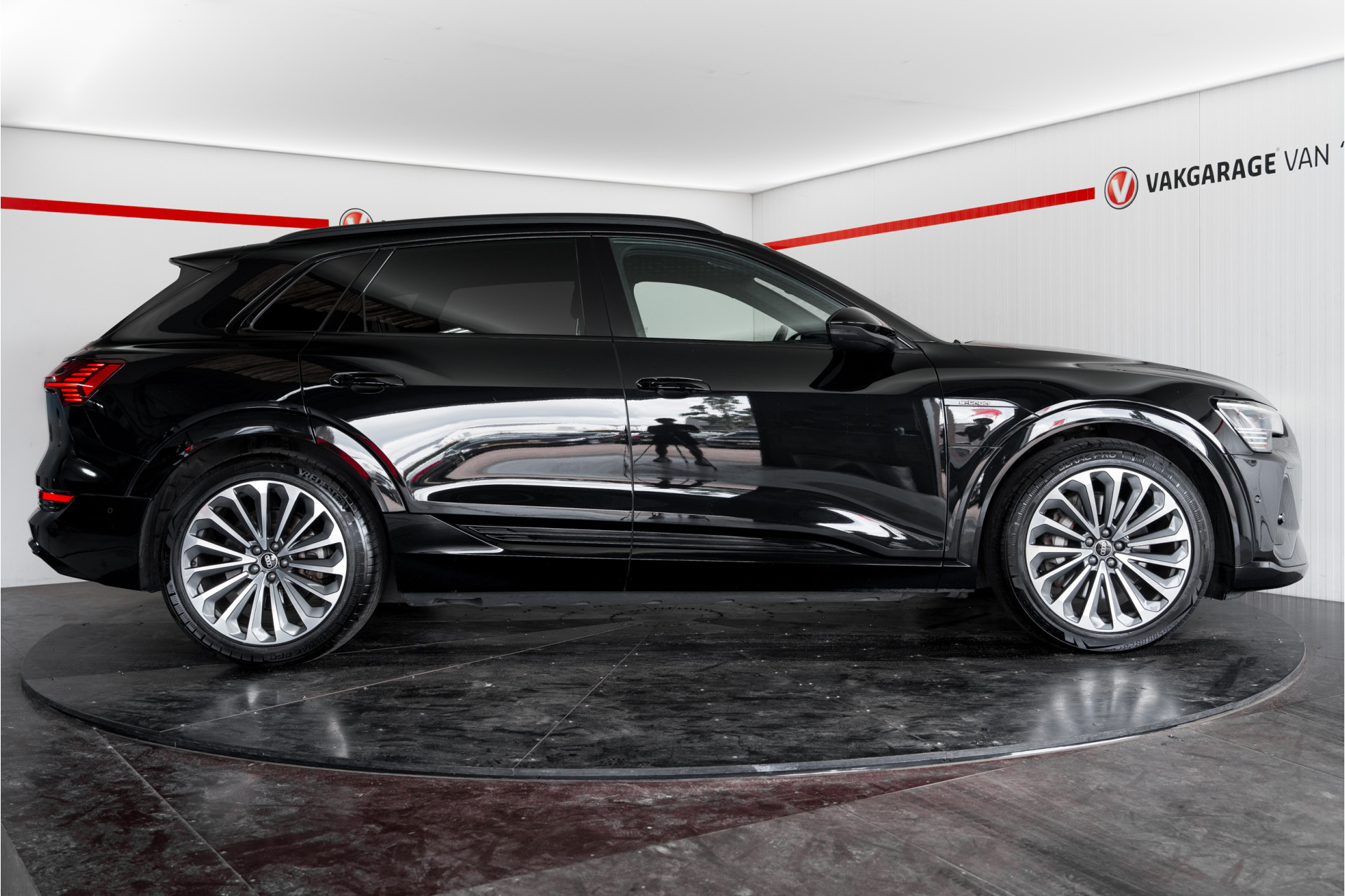 Foto van Audi E-tron 55
