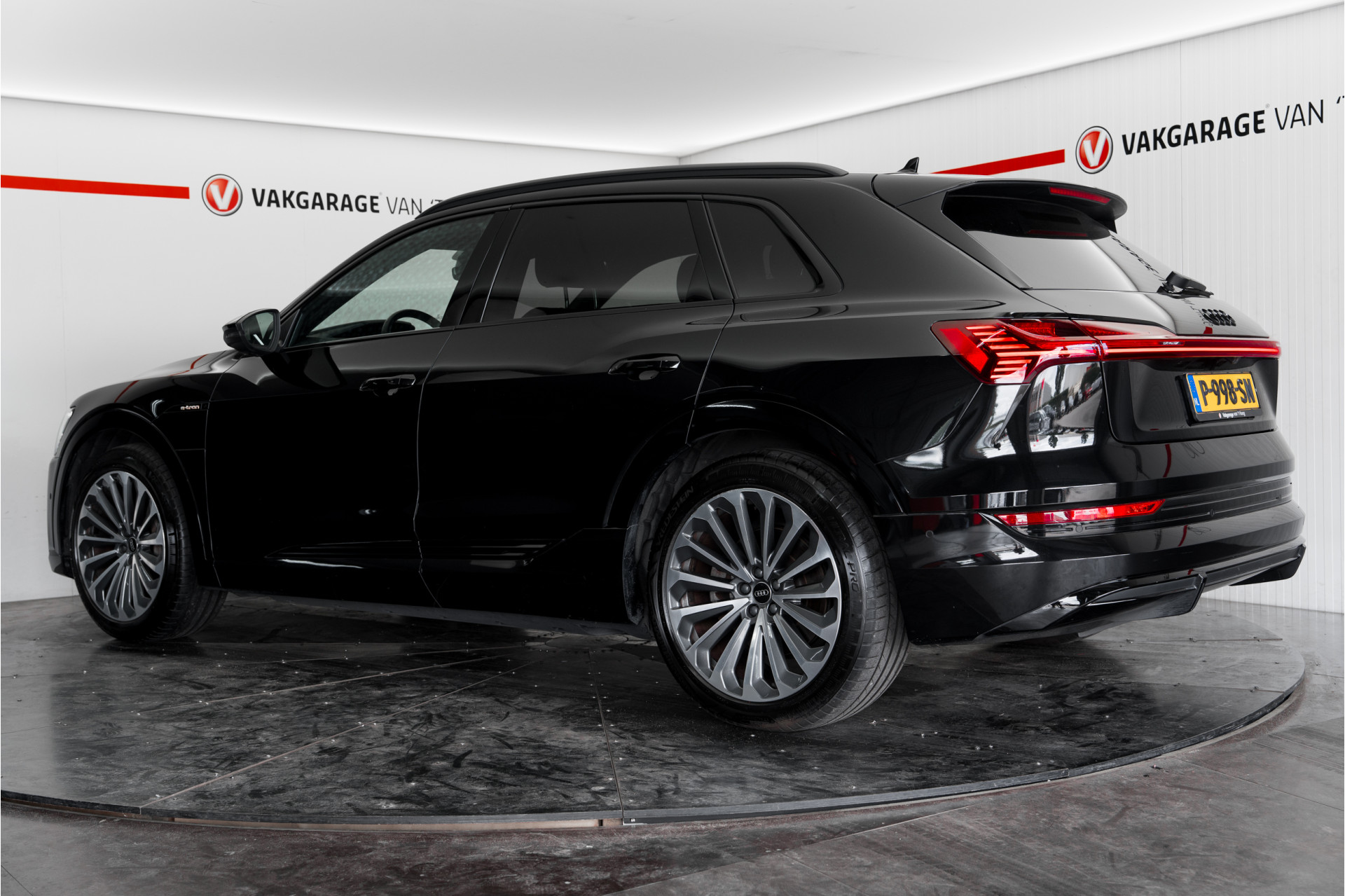 Foto van Audi E-tron 55