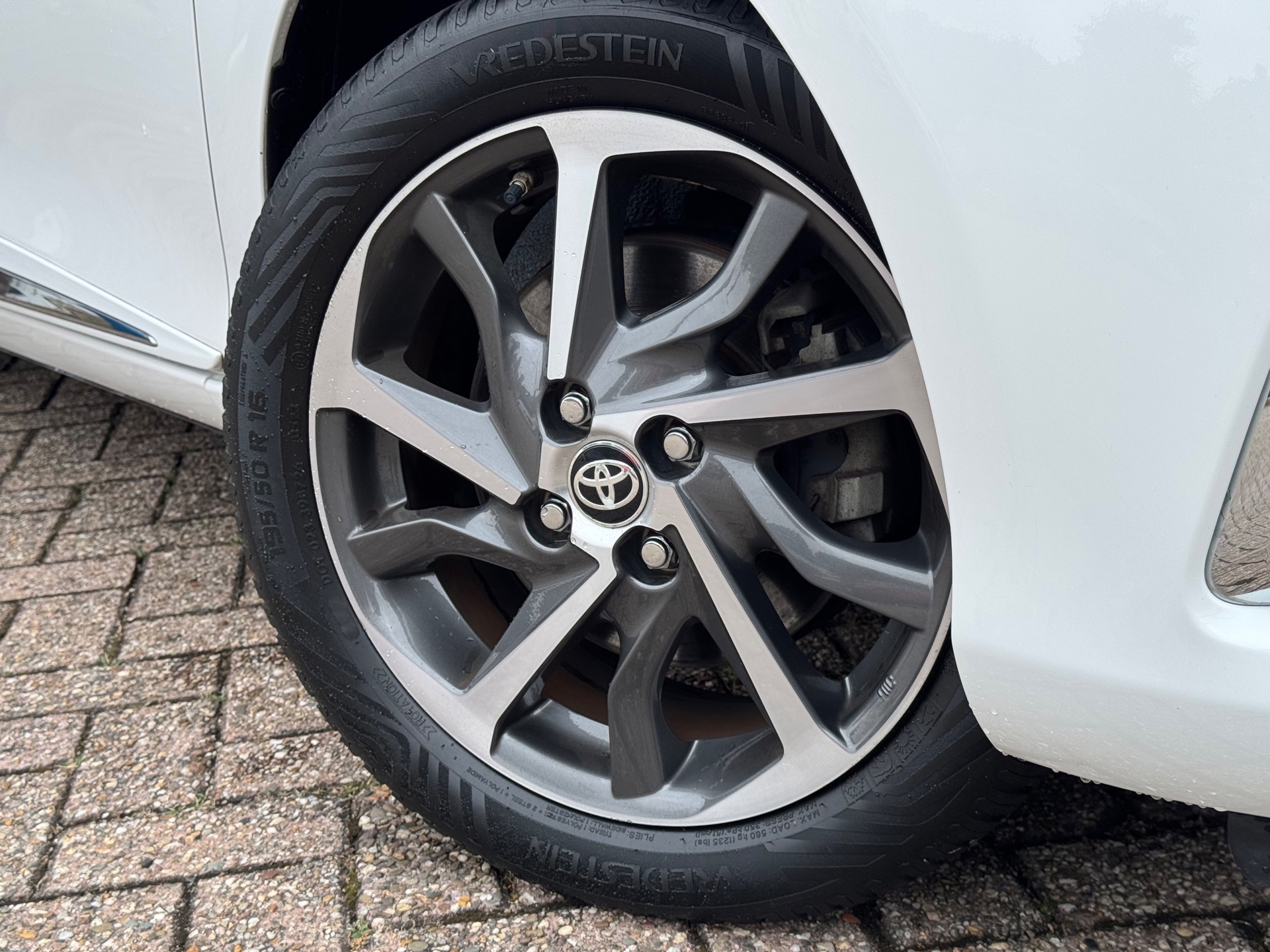 Foto van Toyota Toyota Yaris Hybrid