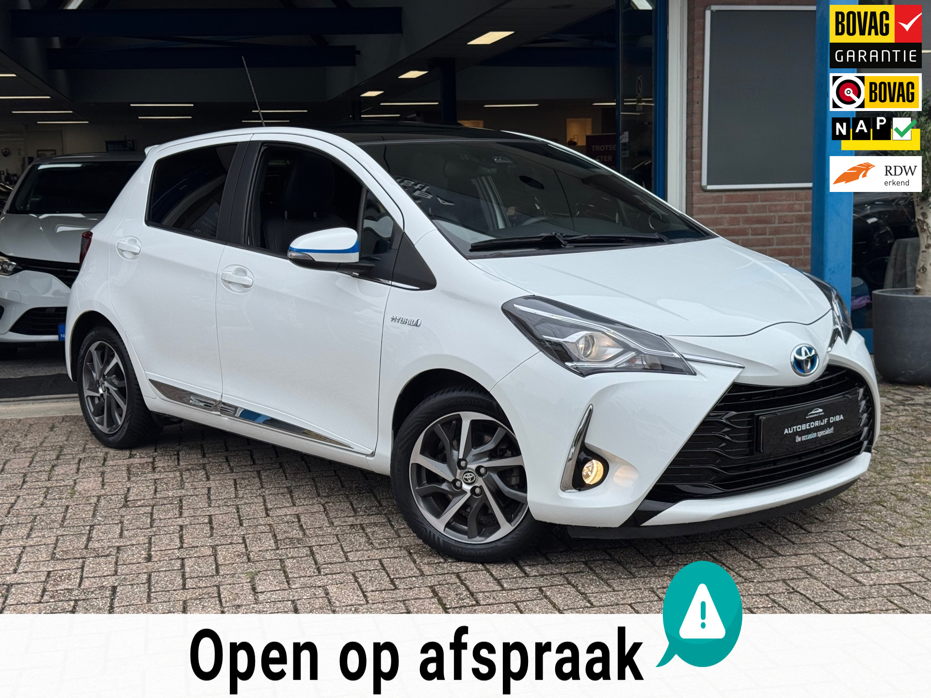 Toyota Toyota Yaris Hybrid 1.5 Hybrid Premium 2017 AUT NAVI CLIMA APK NAP! 2017 - voorkant