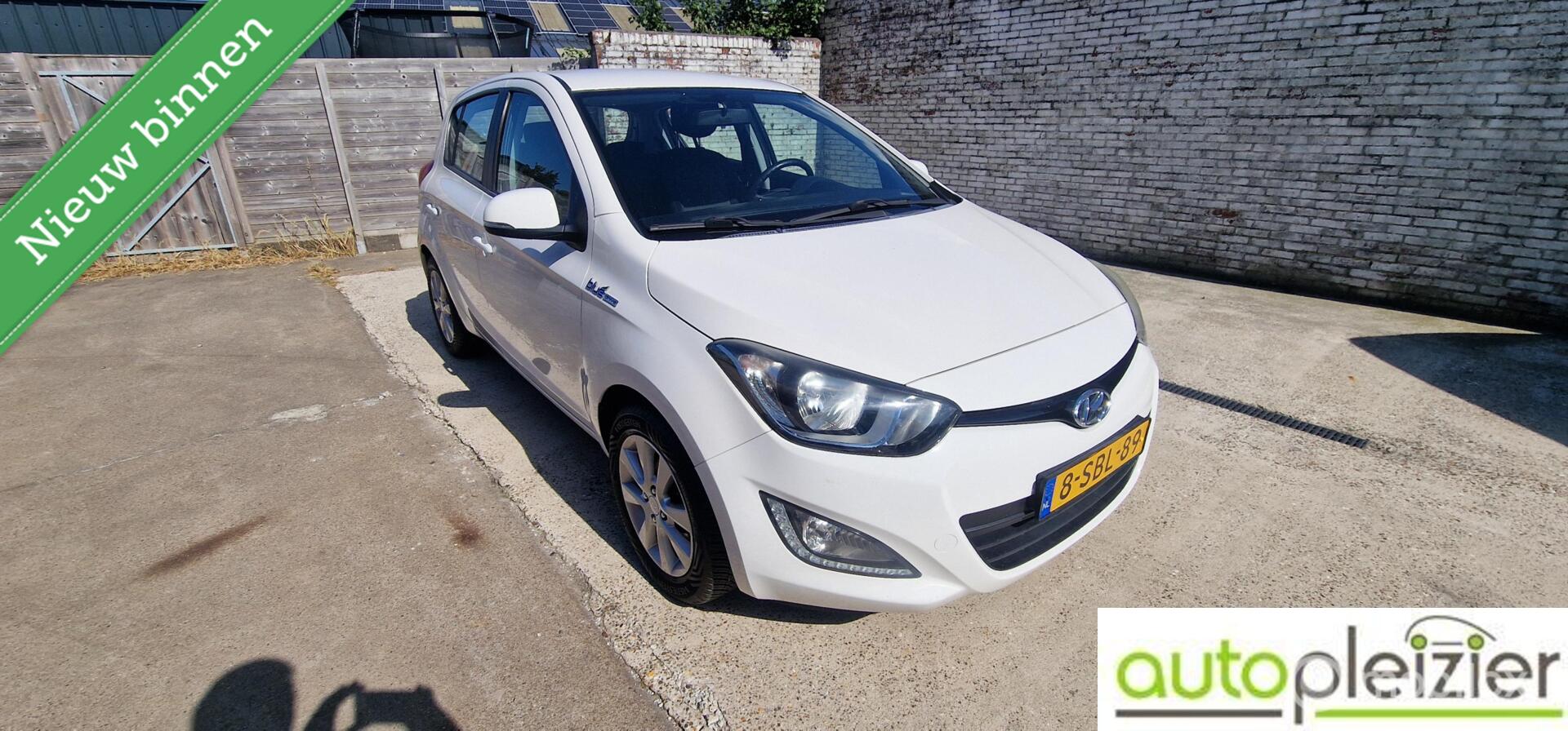 Hyundai I20 1.2i i-Deal|NAVI|BLEUTOOTH|TREKHAAK|All-season 2013 - voorkant