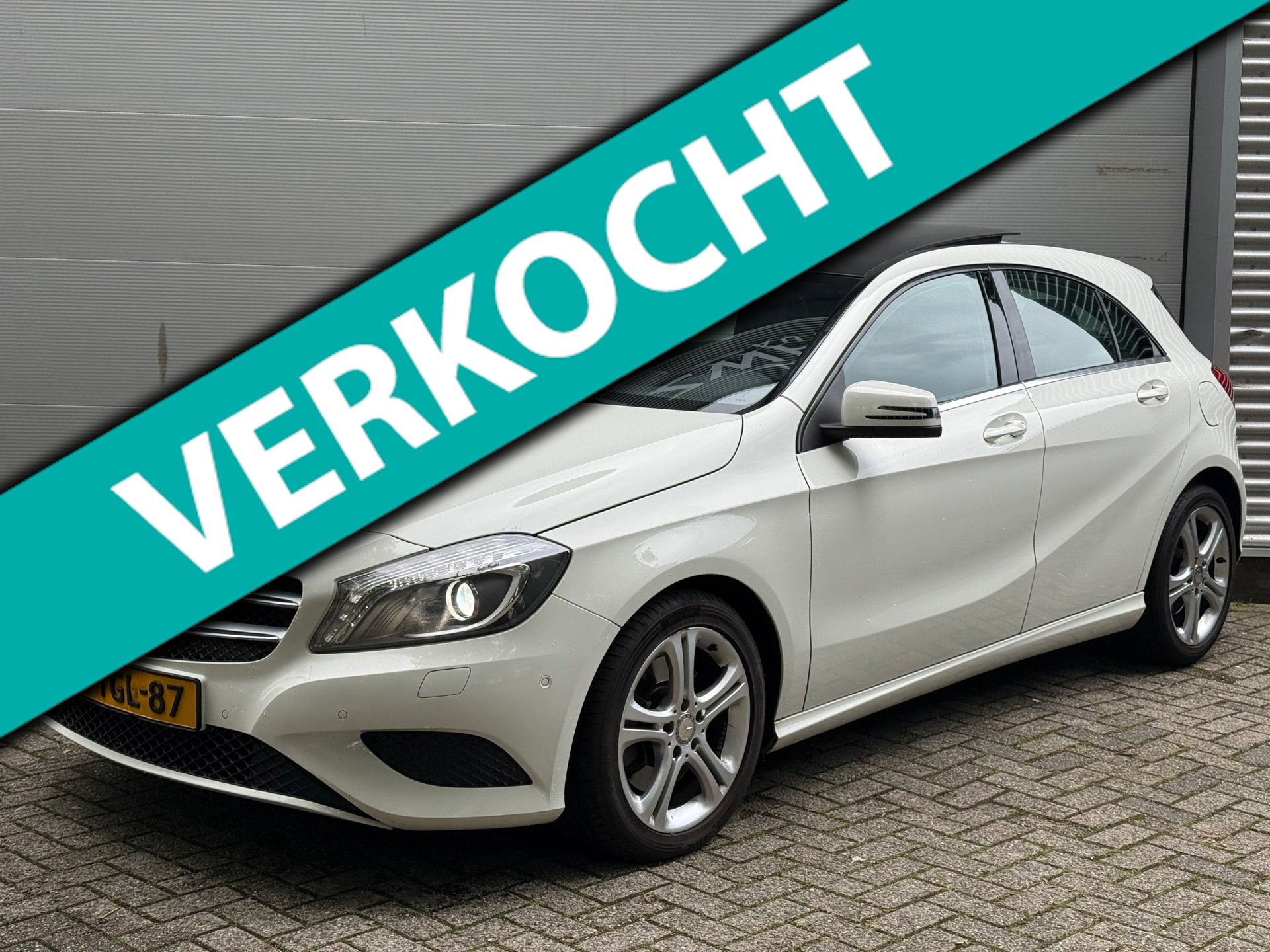 Mercedes-Benz A 250 250 Ambition l Pano l Cruise l Climate l Harman Kardon l Xenon l 2014 - voorkant