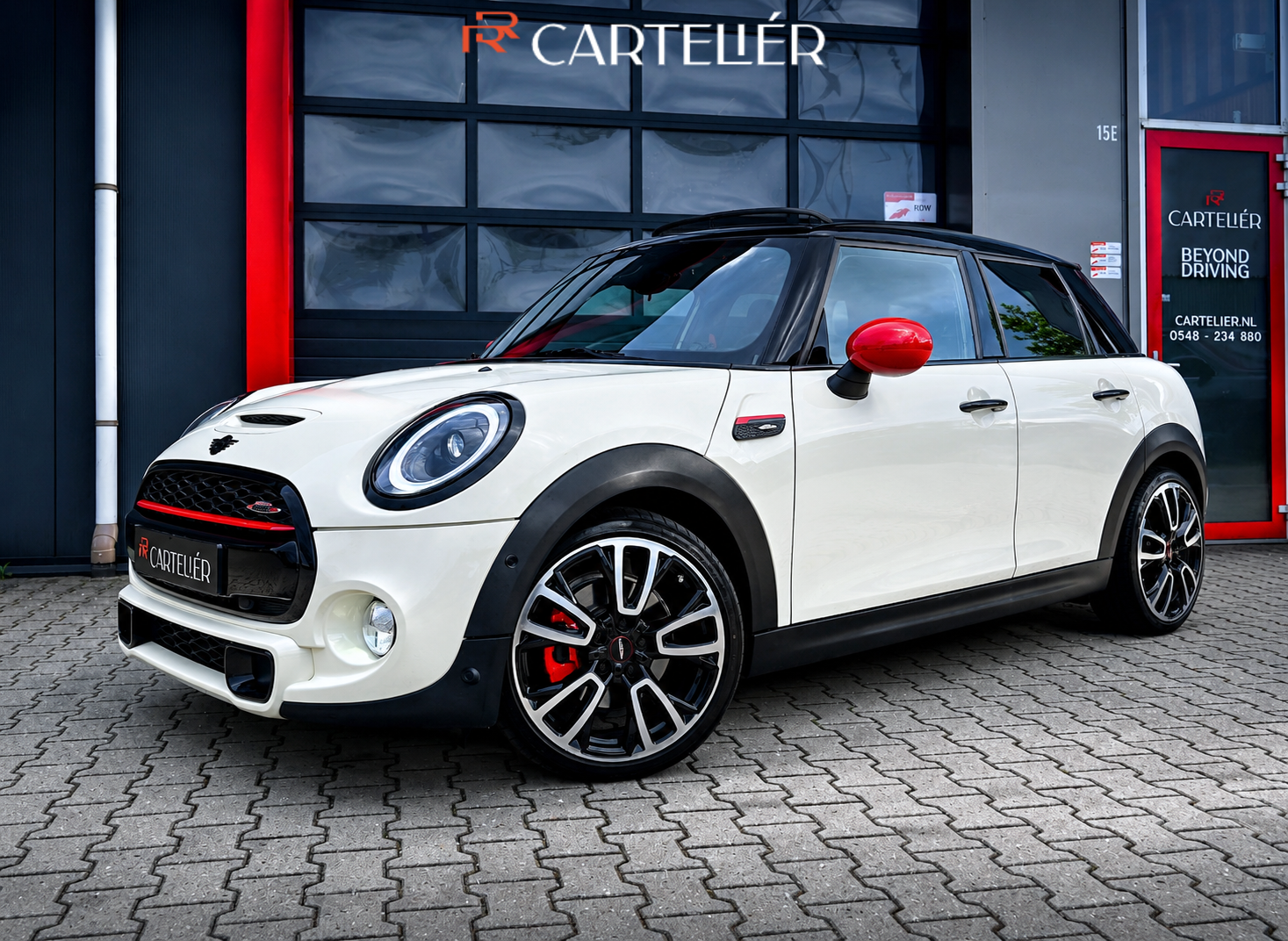 Mini Cooper S 2.0 Cooper S John Cooper Works | Pano | Carplay | JCW Kit | PDC | Carplay | Stoelverwarming | Leder  | Cruise | Schakelpaddles | Pepper White 2015 - voorkant
