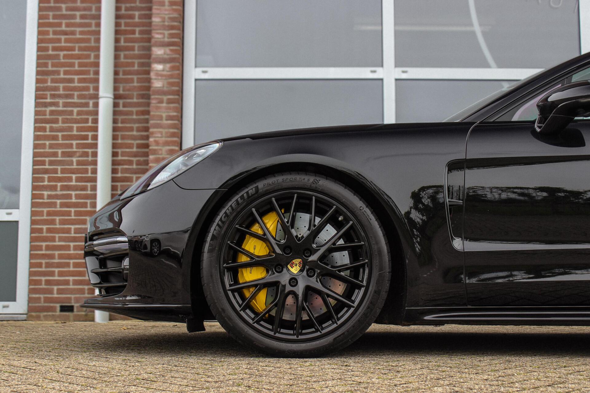 Foto van Porsche Panamera Turbo S E-hybrid