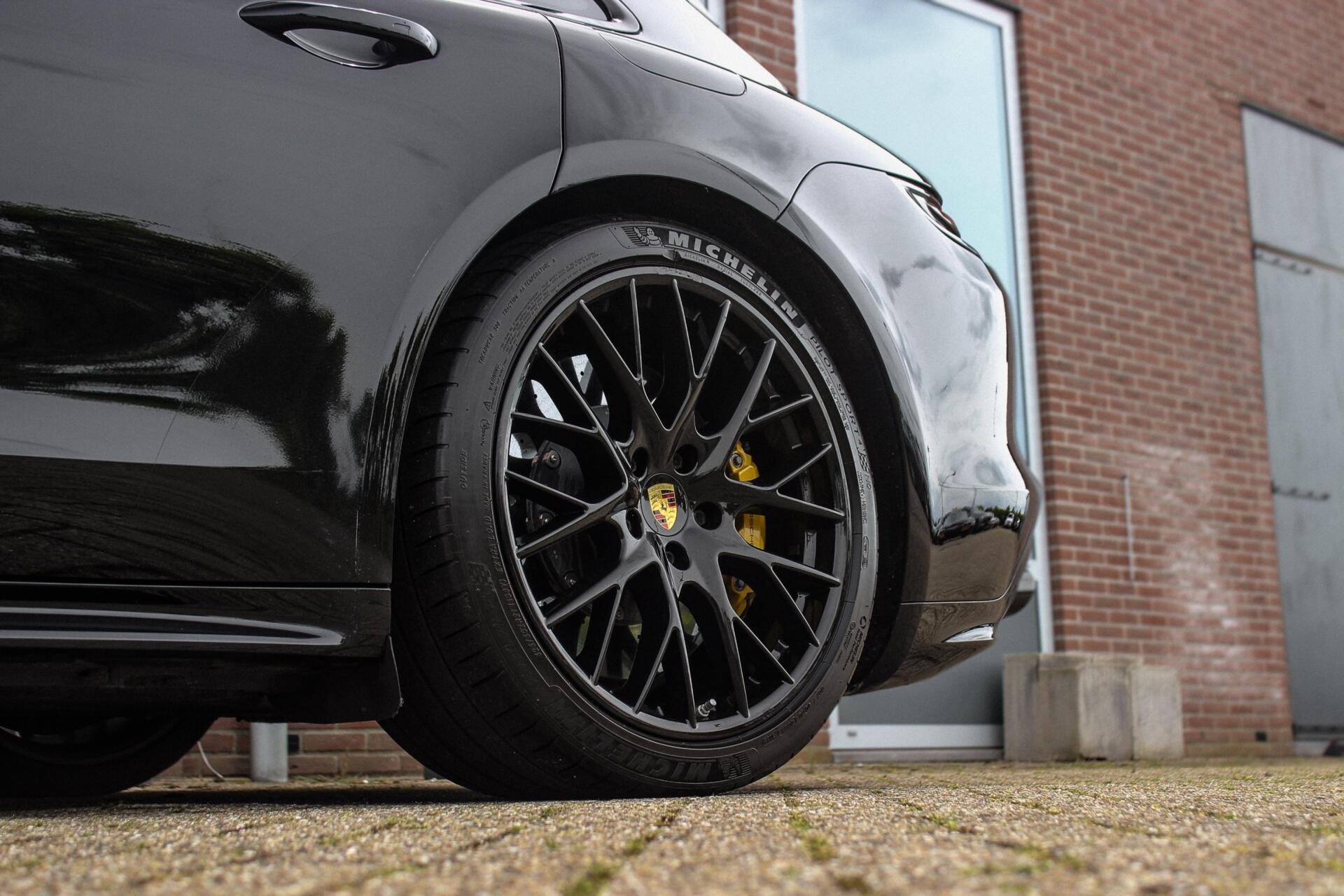 Foto van Porsche Panamera Turbo S E-hybrid