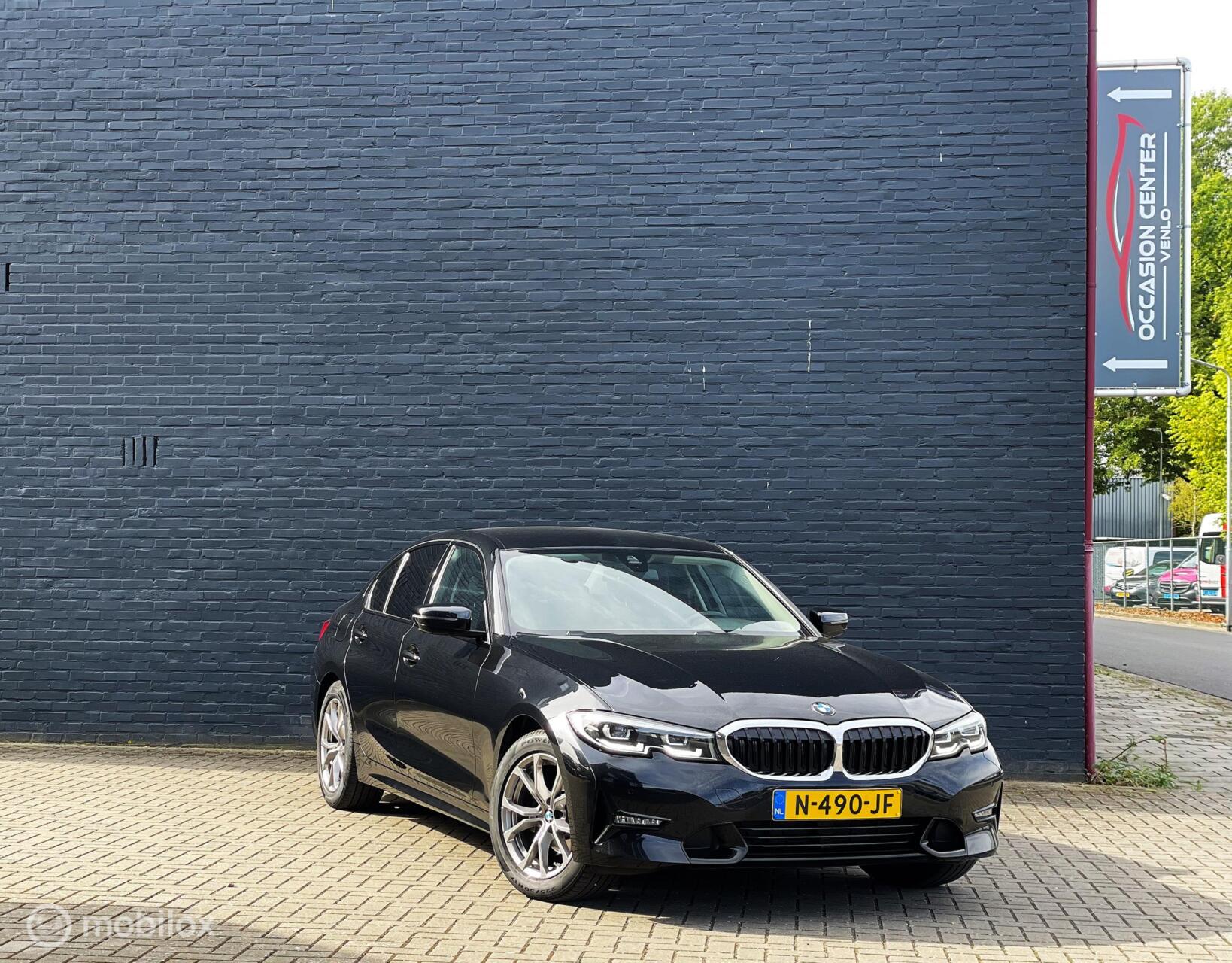 BMW 318i 318i High Executive 156 PK Automaat 2021 - voorkant