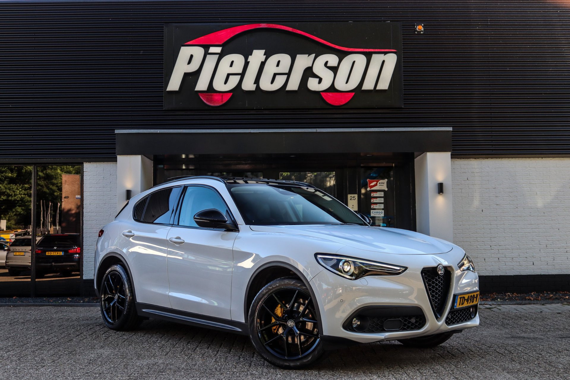 Alfa Romeo Stelvio 2.2d PANO MEMORY TREKHAAK CAMERA KEYLESS 2017 - voorkant