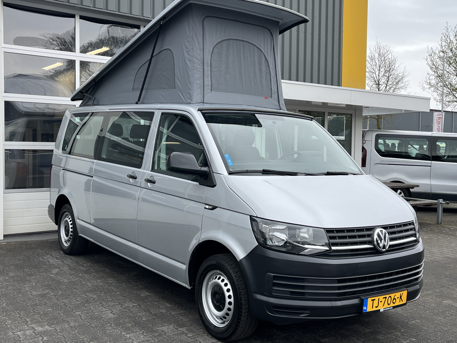 Volkswagen Kombi Kombi Buscamper 2.0 TDI L2H1 2018 - voorkant