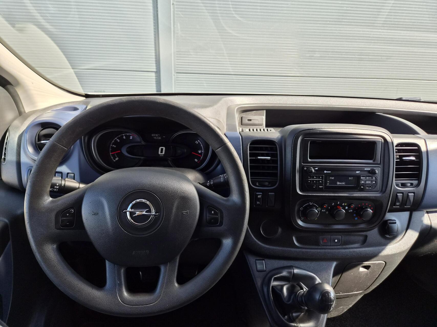 Foto van Opel Vivaro-b