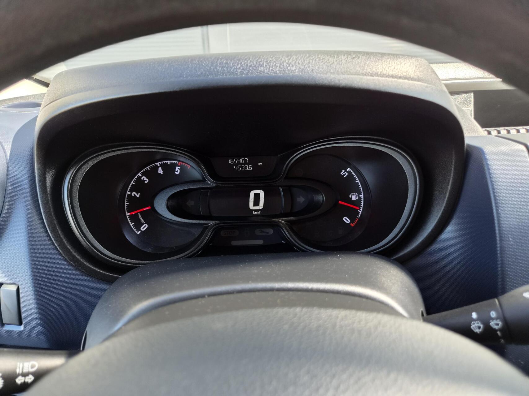 Foto van Opel Vivaro-b