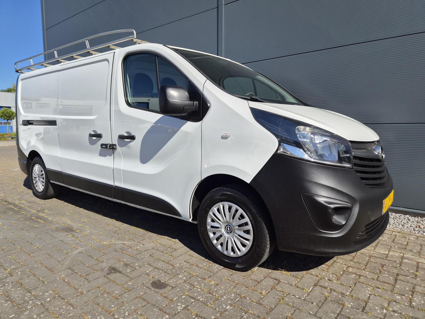 Foto van Opel Vivaro-b
